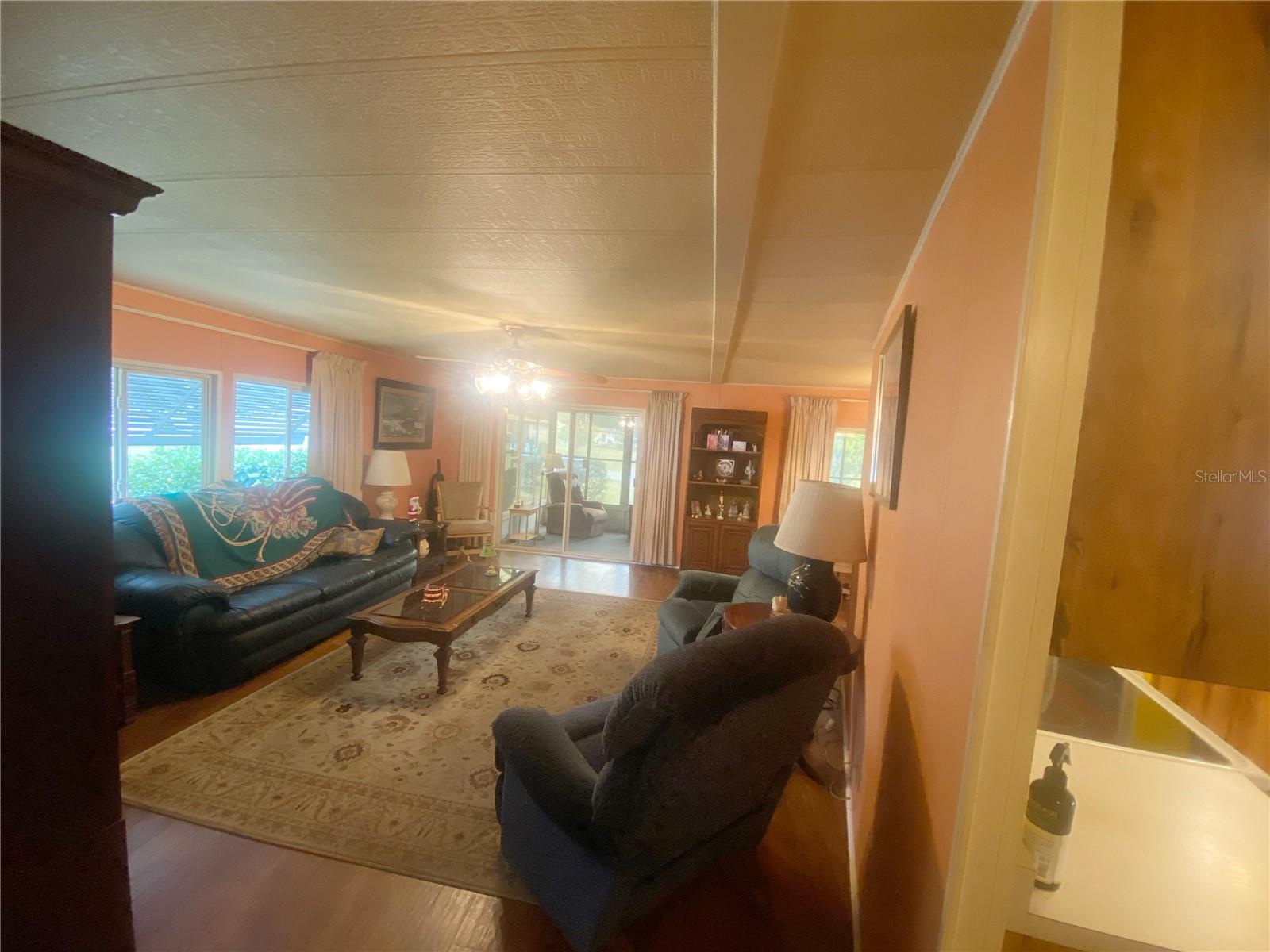 301 SHEERWOOD DR, LADY LAKE, FL, 32159