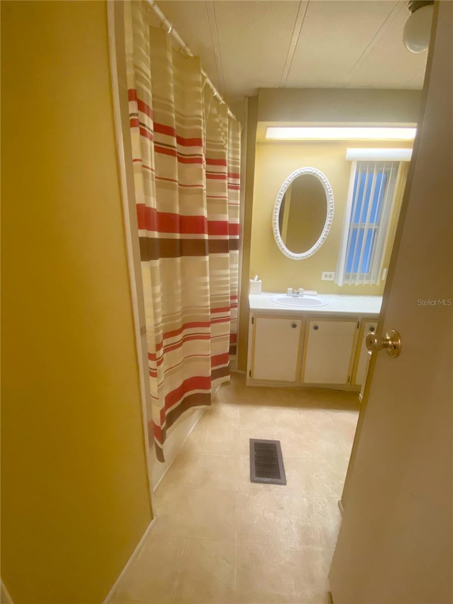 301 SHEERWOOD DR, LADY LAKE, FL, 32159