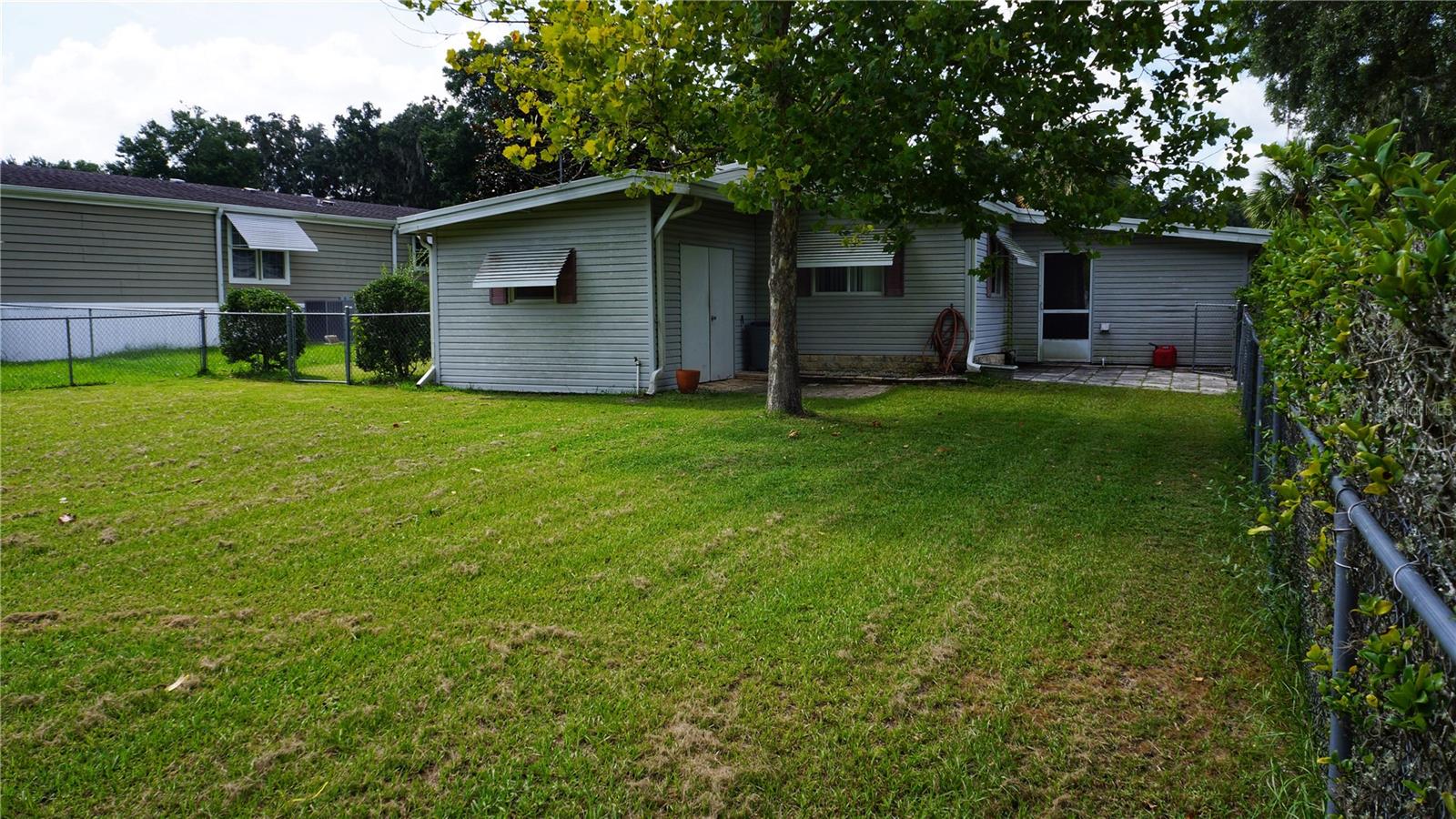301 SHEERWOOD DR, LADY LAKE, FL, 32159