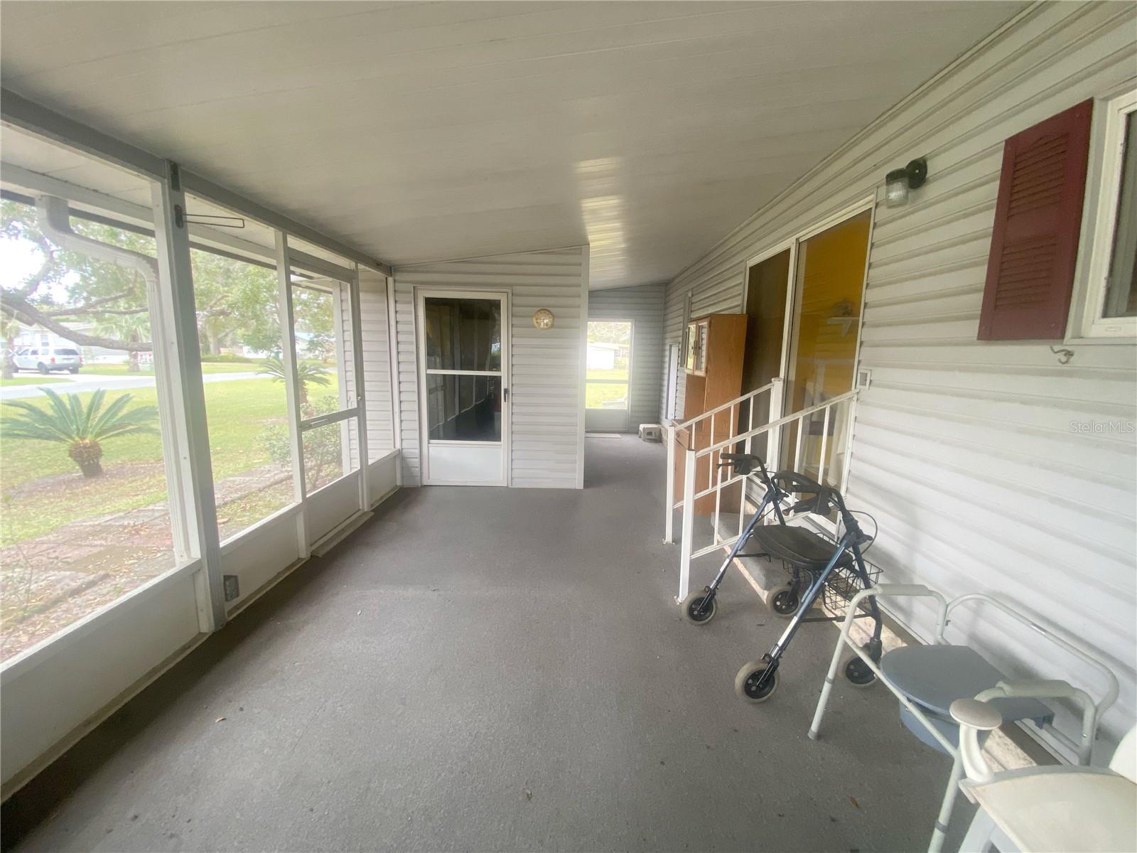 301 SHEERWOOD DR, LADY LAKE, FL, 32159