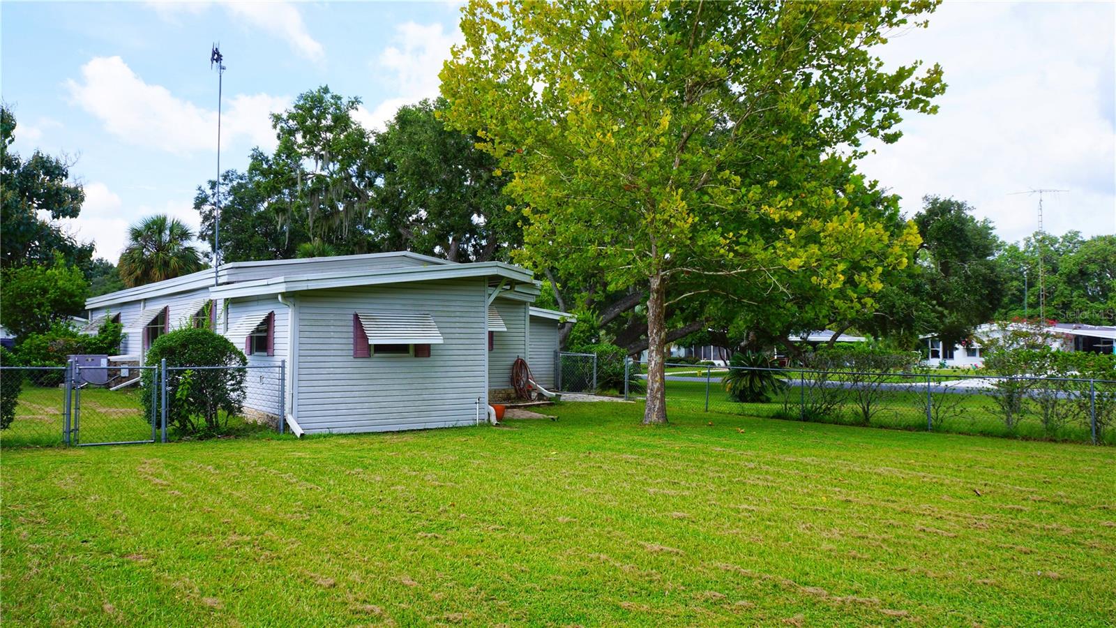 301 SHEERWOOD DR, LADY LAKE, FL, 32159