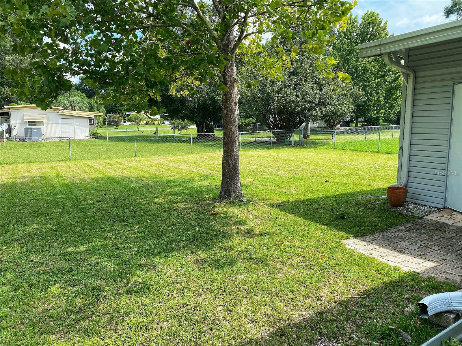 301 SHEERWOOD DR, LADY LAKE, FL, 32159