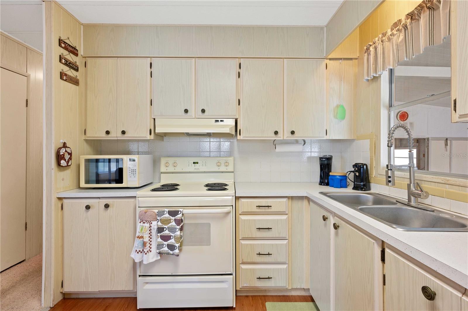 37308 BEVERLY AVE, ZEPHYRHILLS, FL, 33542