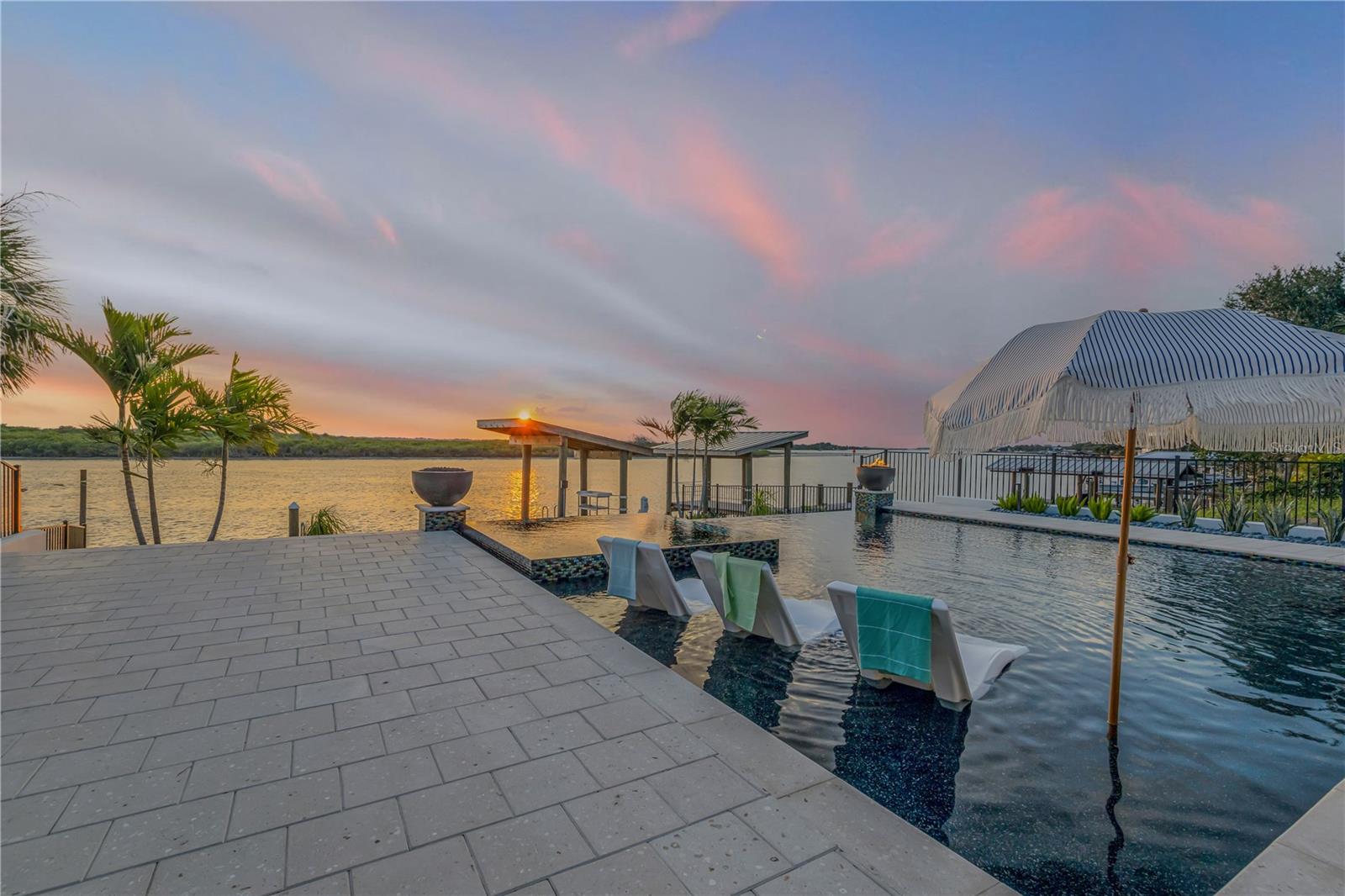 1194 N PENINSULA AVE, NEW SMYRNA BEACH, FL, 32169