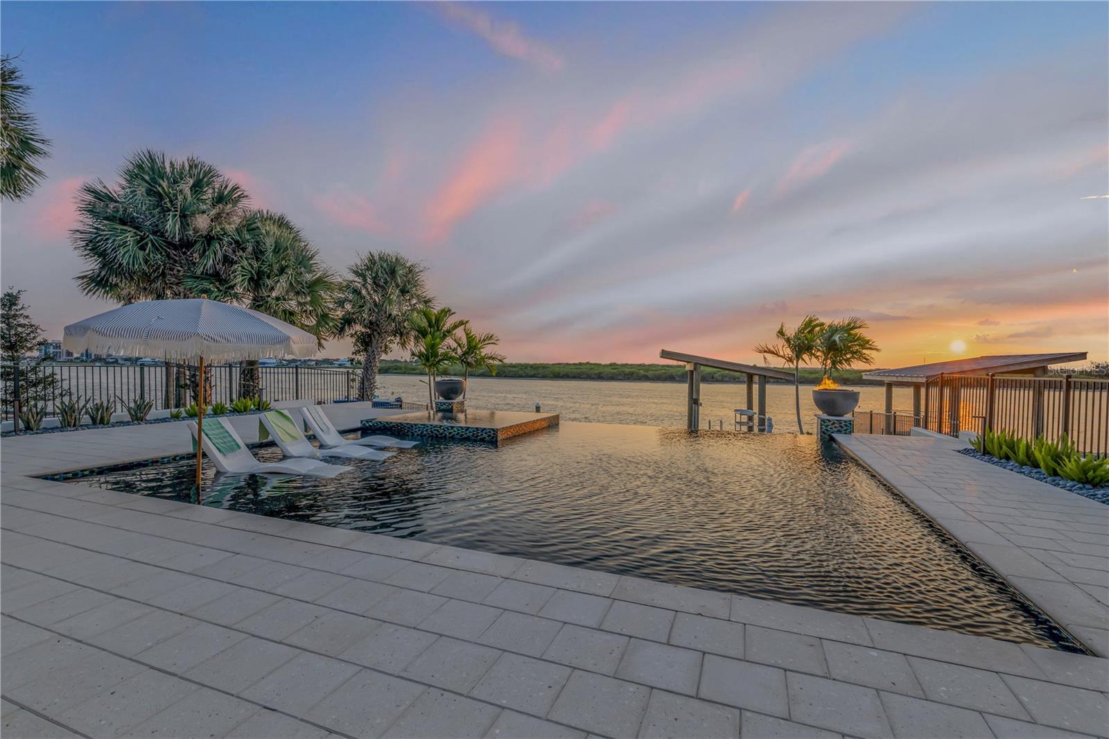 1194 N PENINSULA AVE, NEW SMYRNA BEACH, FL, 32169