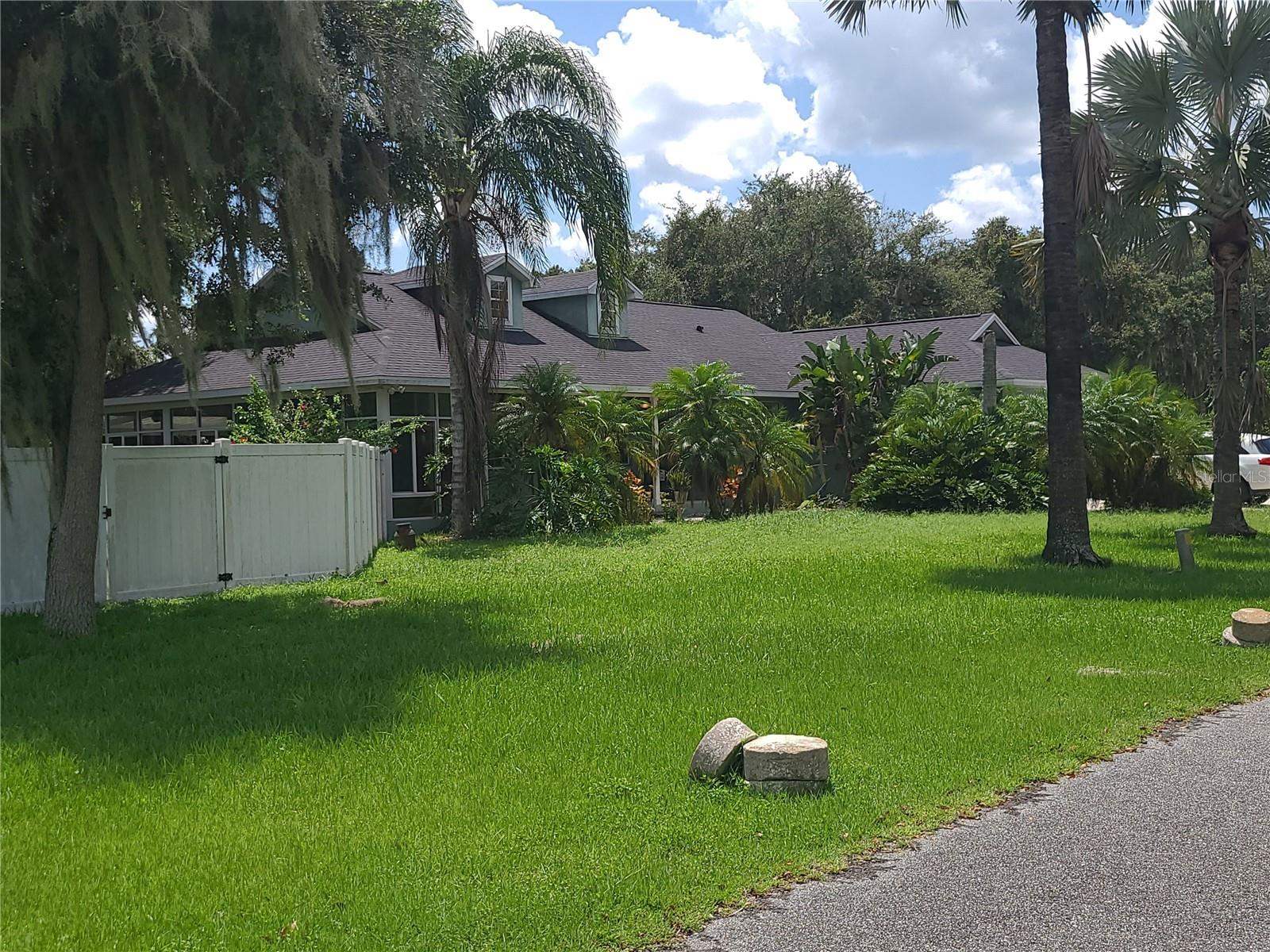 1211 CR 436, LAKE PANASOFFKEE, FL, 33538