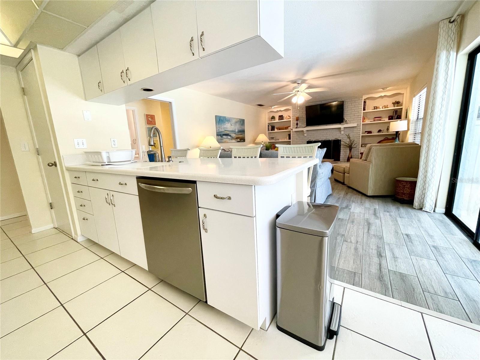 1895 BUCCANEER CIR, SARASOTA, FL, 34231