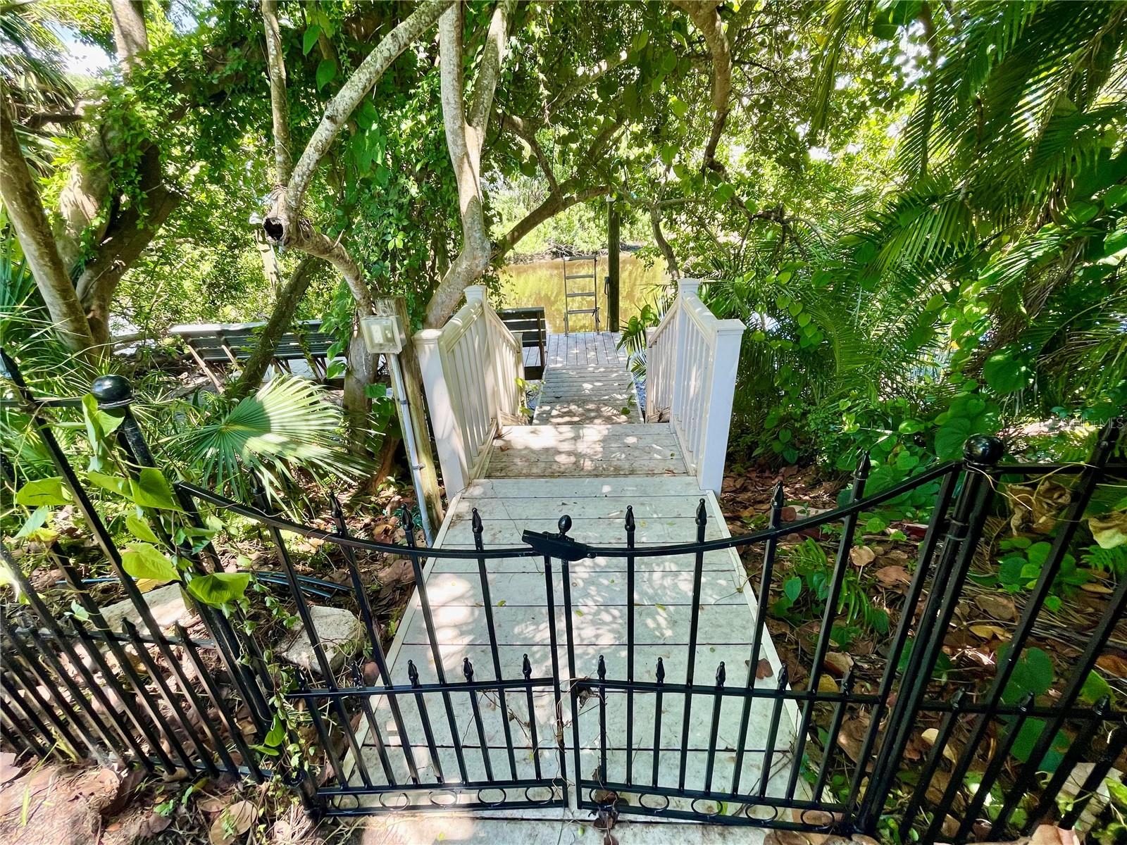 1895 BUCCANEER CIR, SARASOTA, FL, 34231