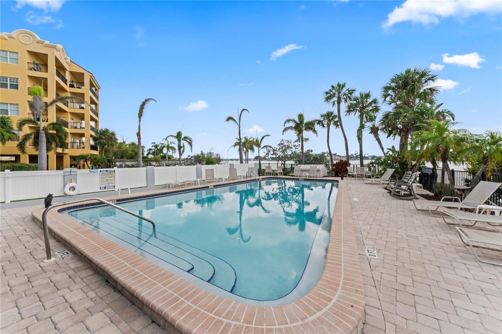 10301 GULF BLVD #201, TREASURE ISLAND, FL, 33706