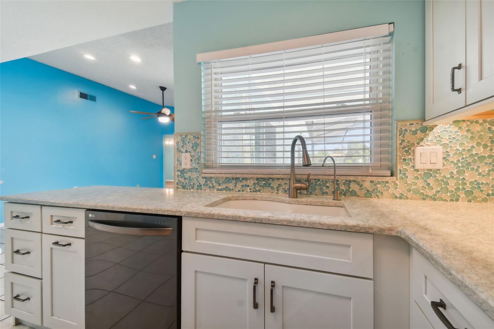 3925 DUNAIRE DR, VALRICO, FL, 33596