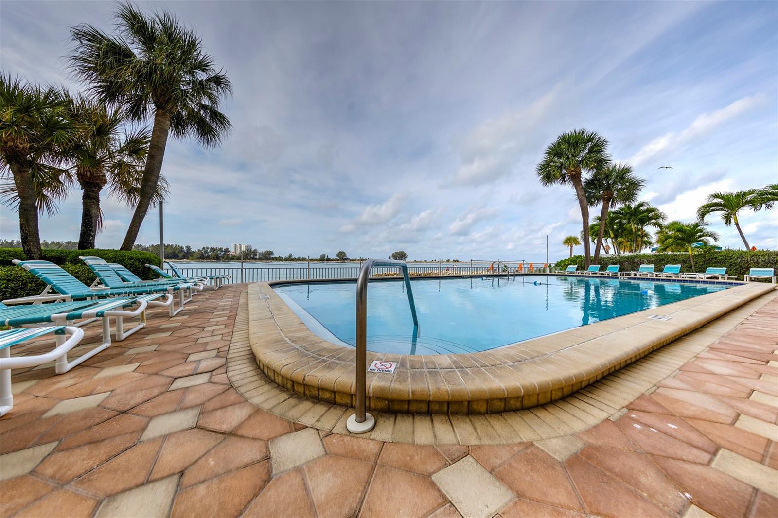 675 S GULFVIEW BLVD #704, CLEARWATER BEACH, FL, 33767