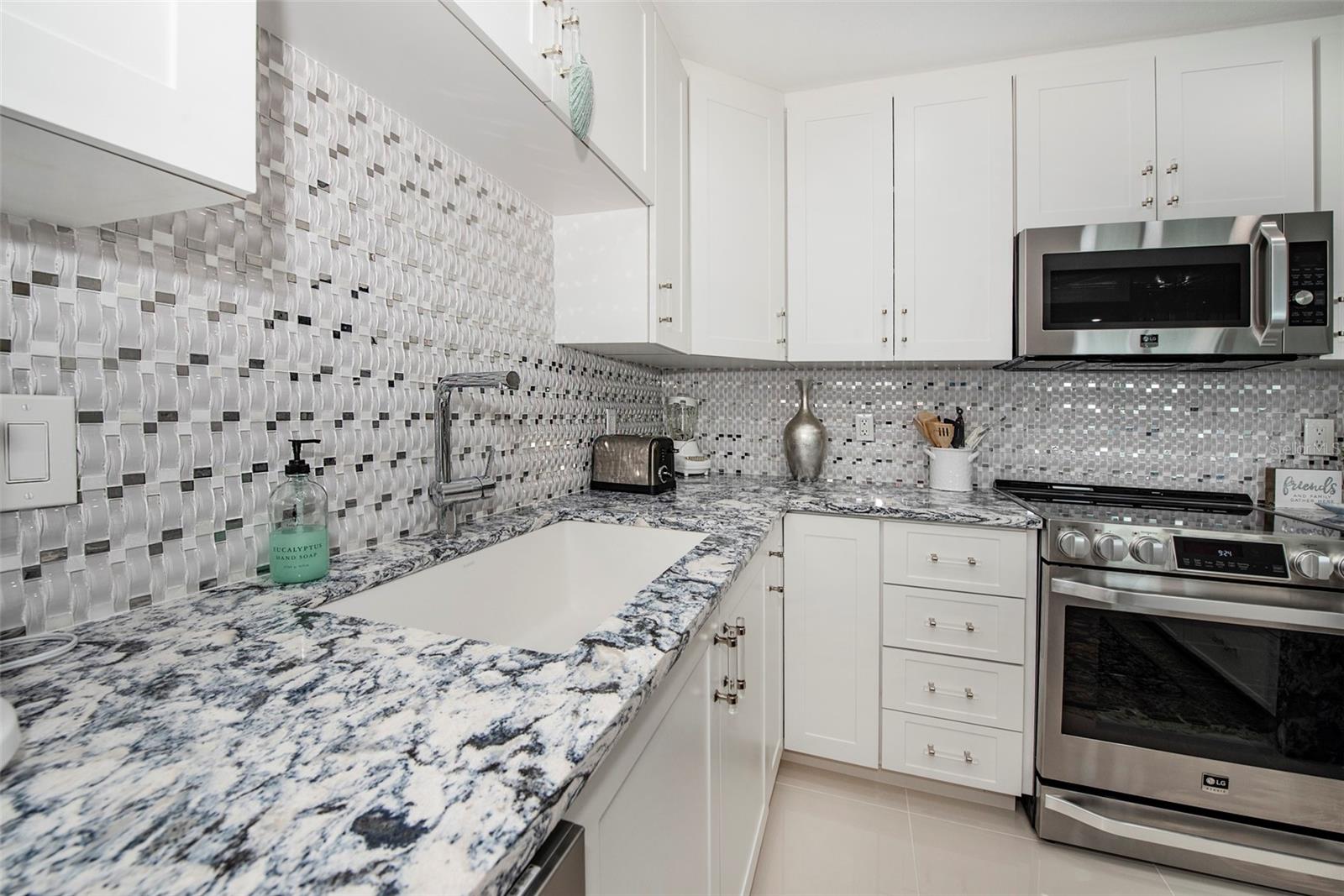 675 S GULFVIEW BLVD #704, CLEARWATER BEACH, FL, 33767