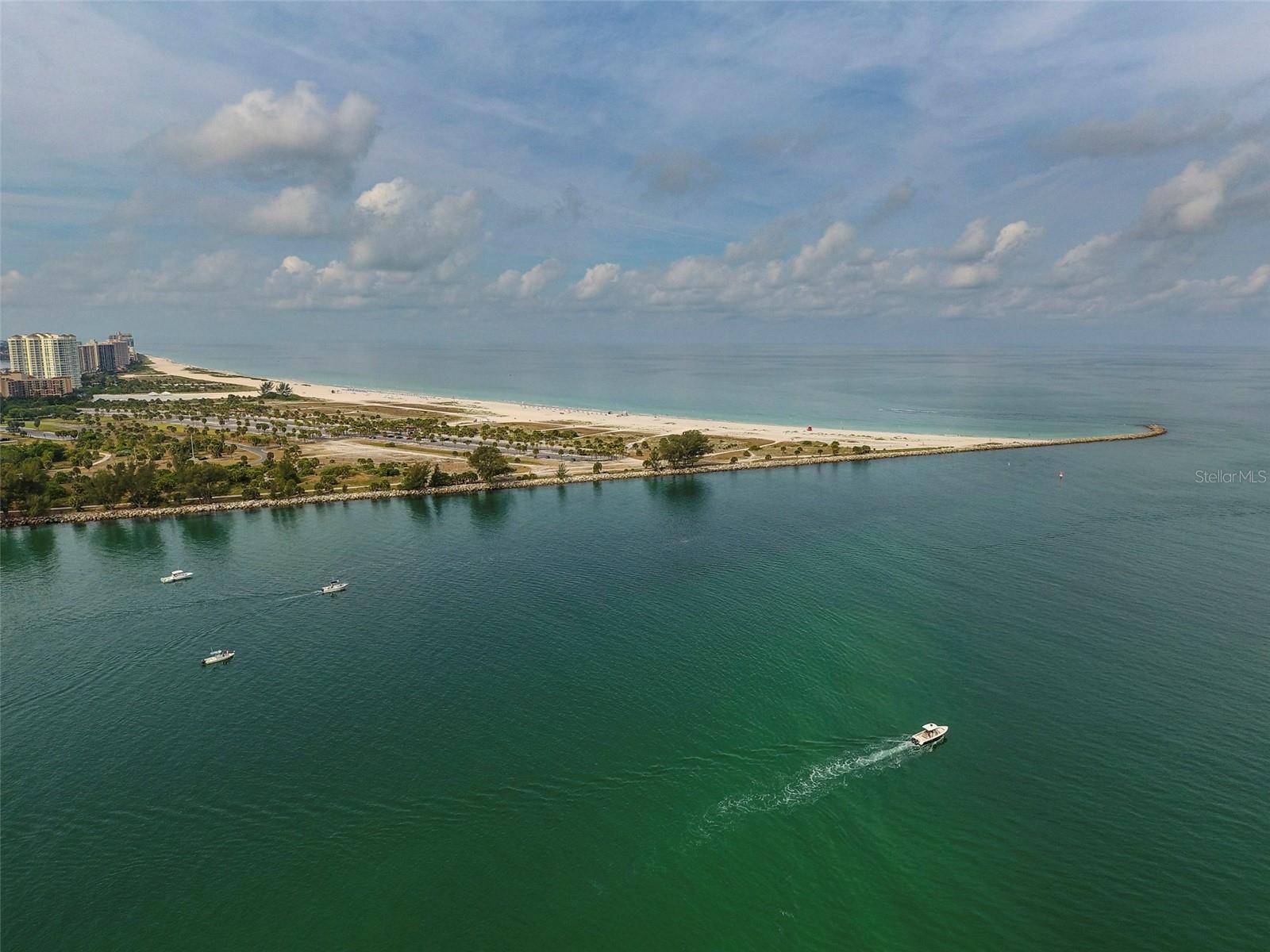 675 S GULFVIEW BLVD #704, CLEARWATER BEACH, FL, 33767