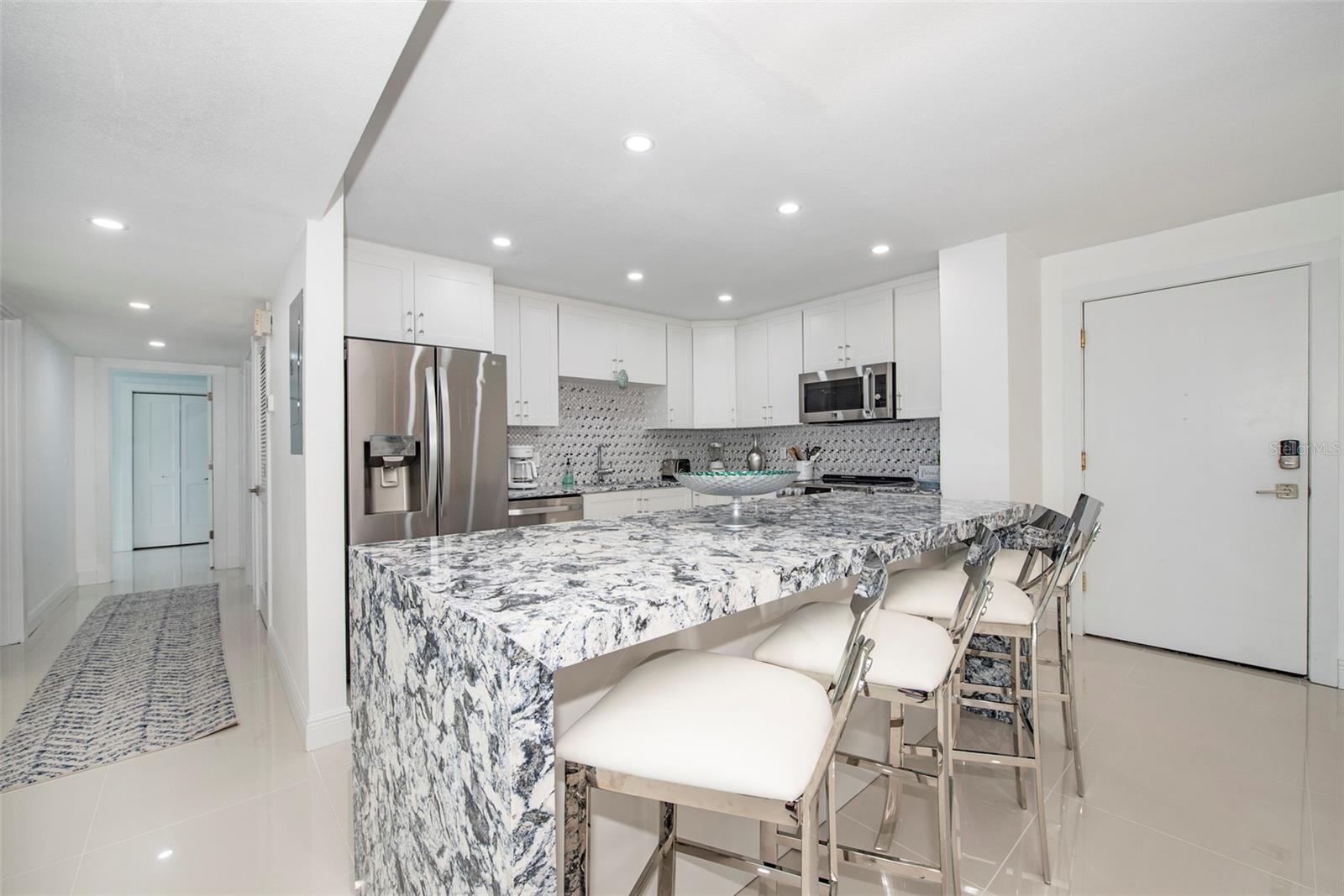 675 S GULFVIEW BLVD #704, CLEARWATER BEACH, FL, 33767