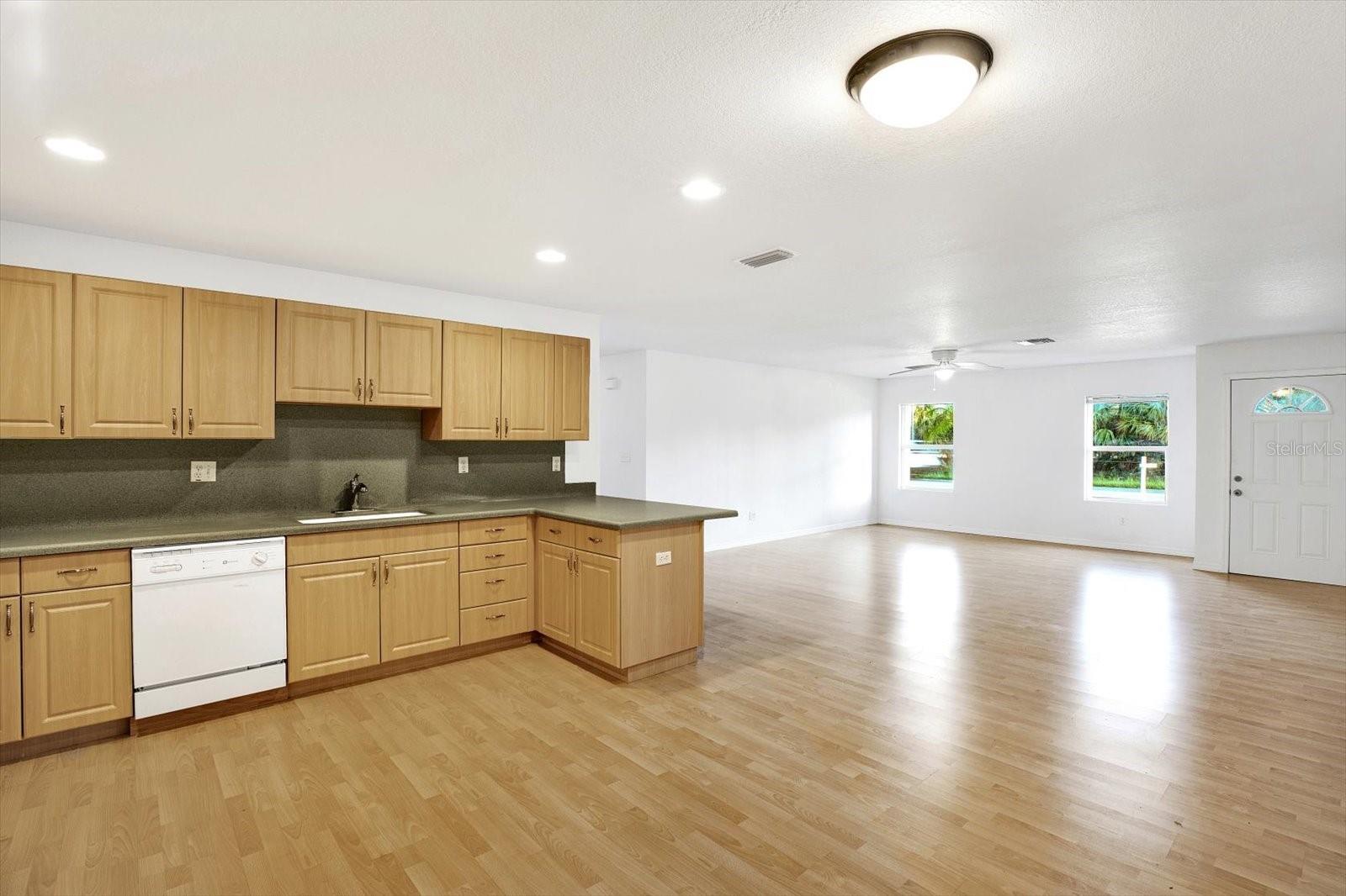 6700 90TH AVE N, PINELLAS PARK, FL, 33782