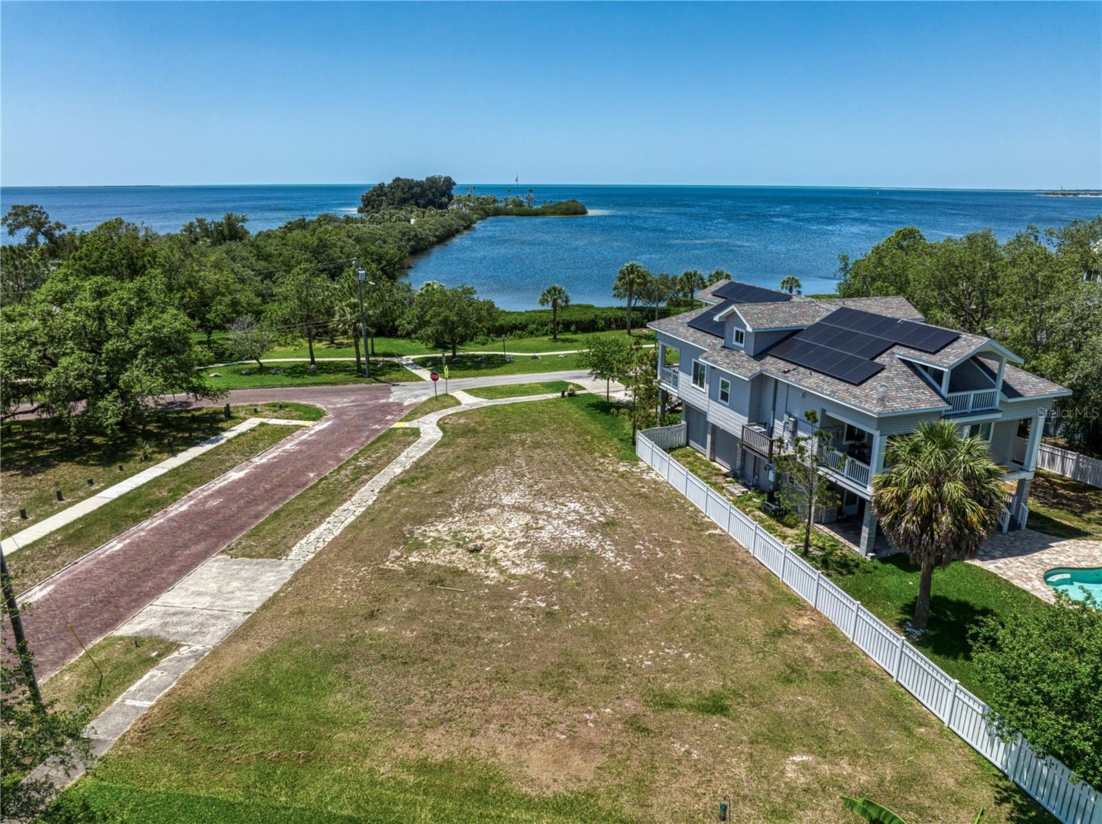 100 SHORE DR, TARPON SPRINGS, FL, 34689