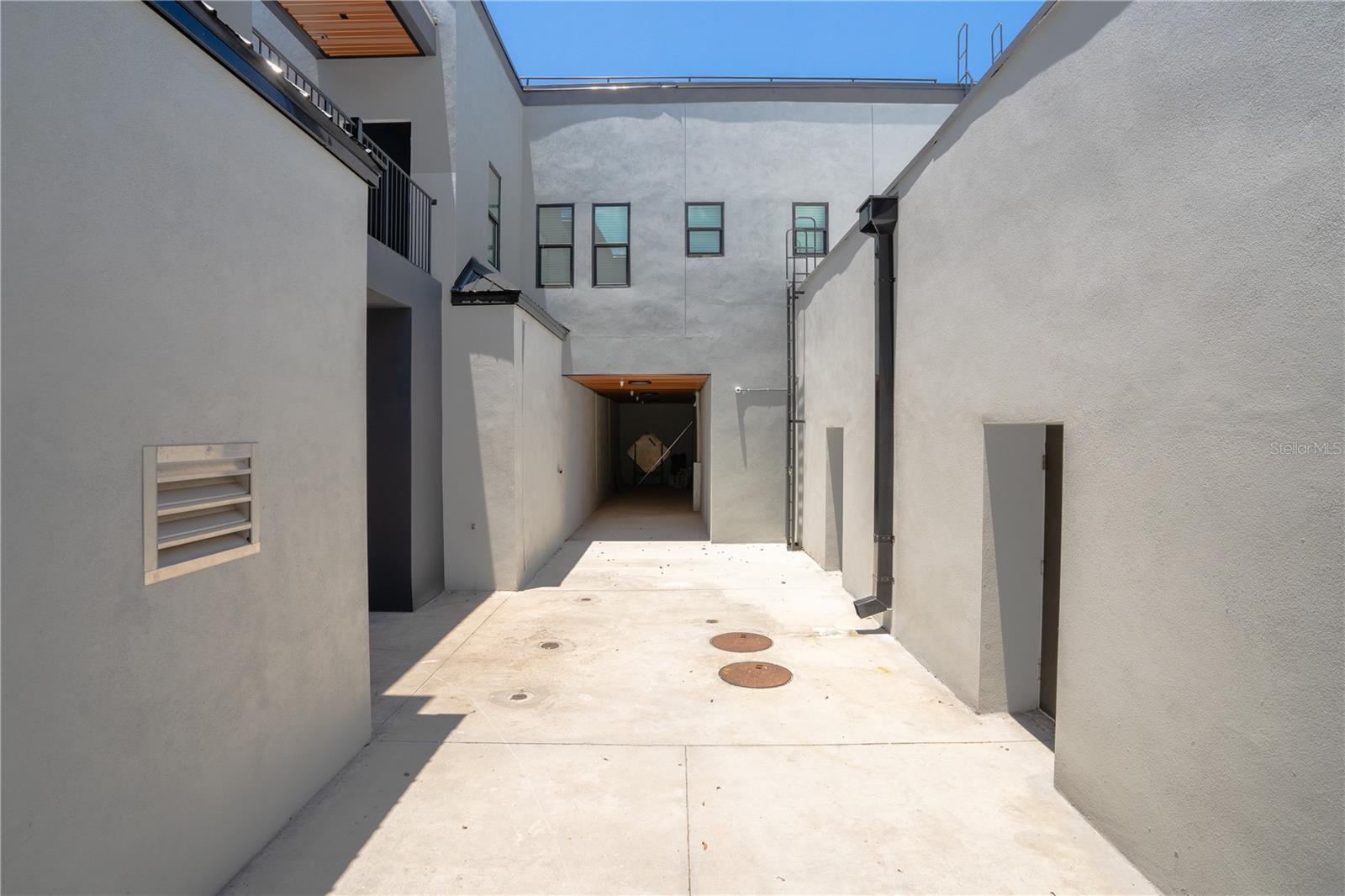 927 S HOWARD AVE, TAMPA, FL, 33606