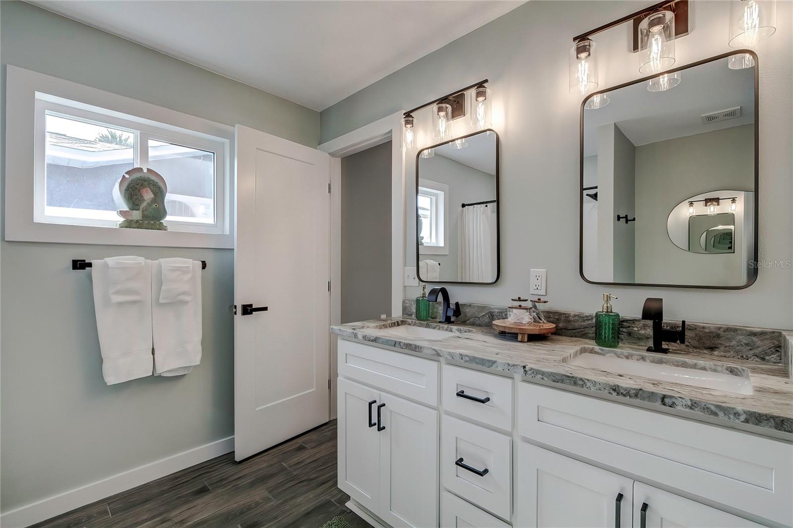 GULF COAST RET, HERNANDO BEACH, FL, 34607