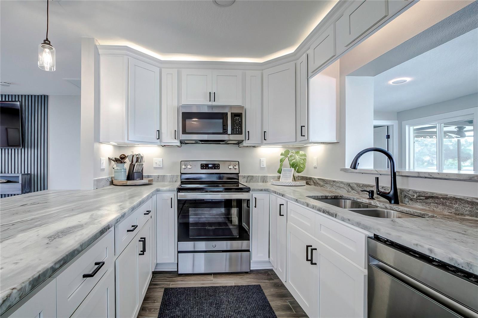 GULF COAST RET, HERNANDO BEACH, FL, 34607