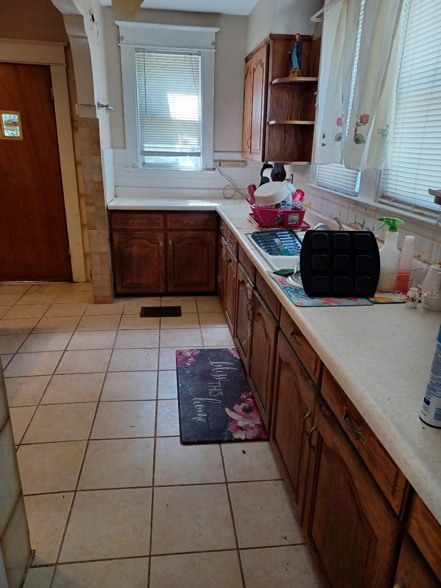 1016 E LAKE AVE, TAMPA, FL, 33605