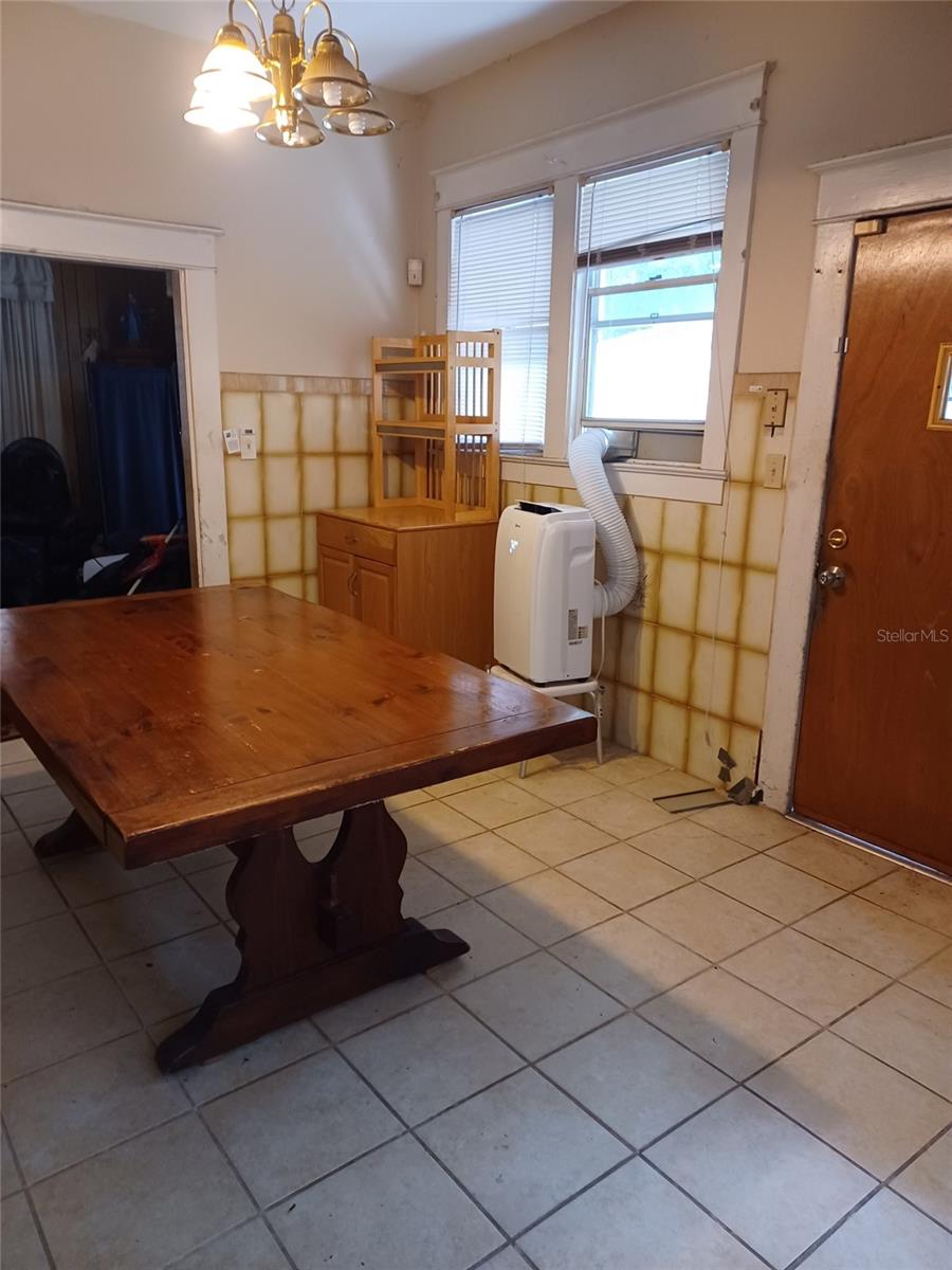 1016 E LAKE AVE, TAMPA, FL, 33605