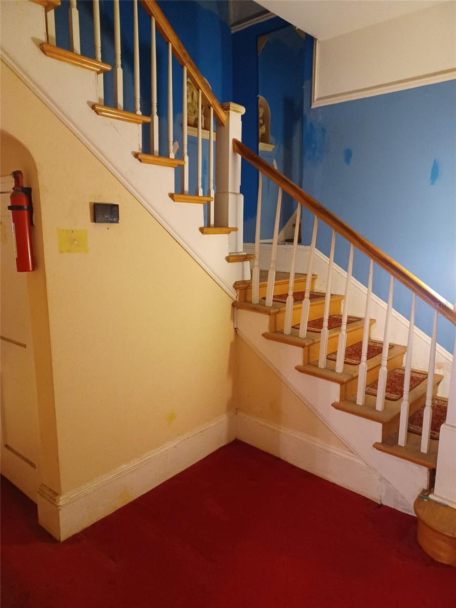 1016 E LAKE AVE, TAMPA, FL, 33605