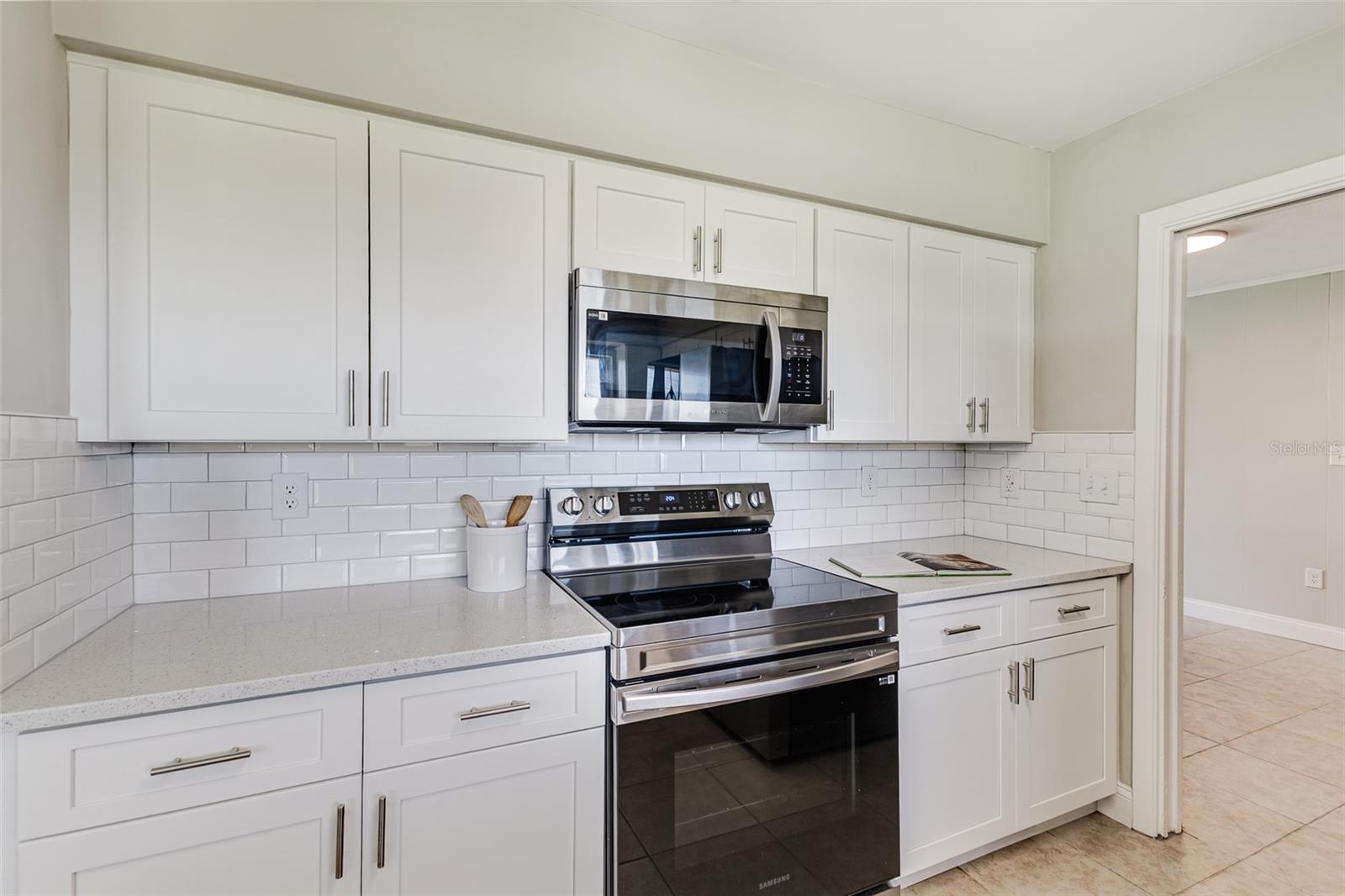 215 W CARTER RD, LAKELAND, FL, 33813