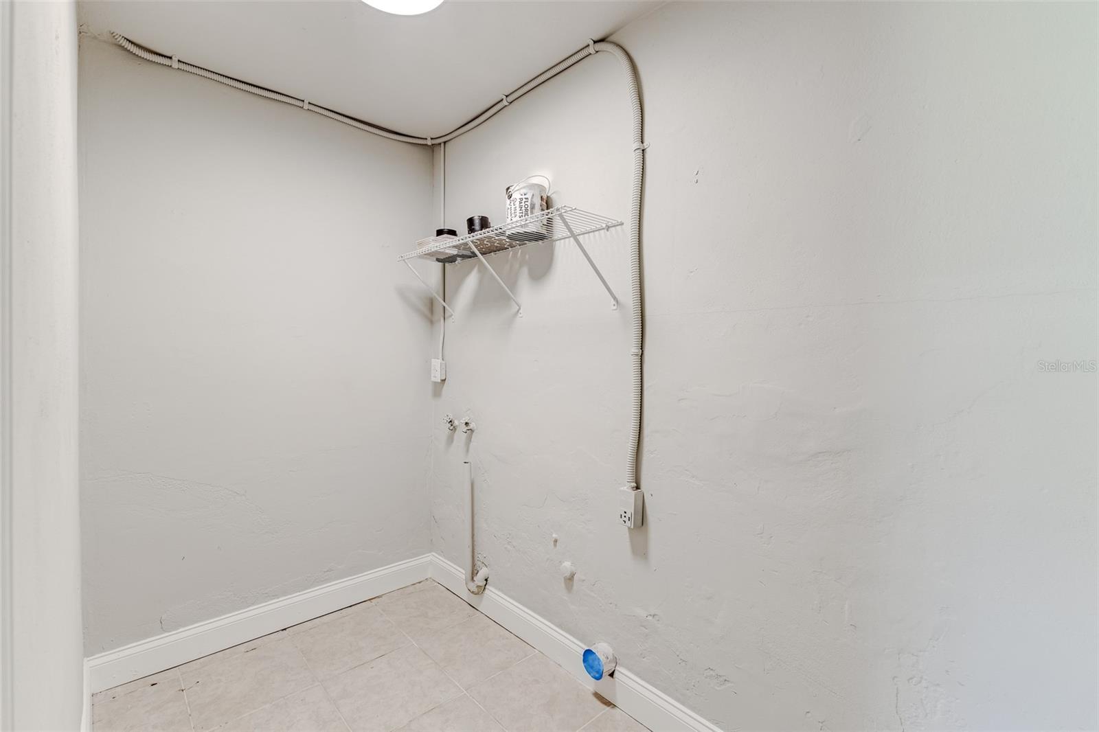 215 W CARTER RD, LAKELAND, FL, 33813