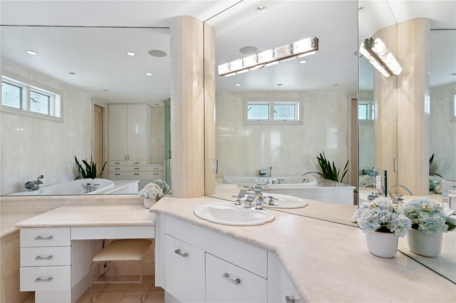 648 BEACH RD, SARASOTA, FL, 34242