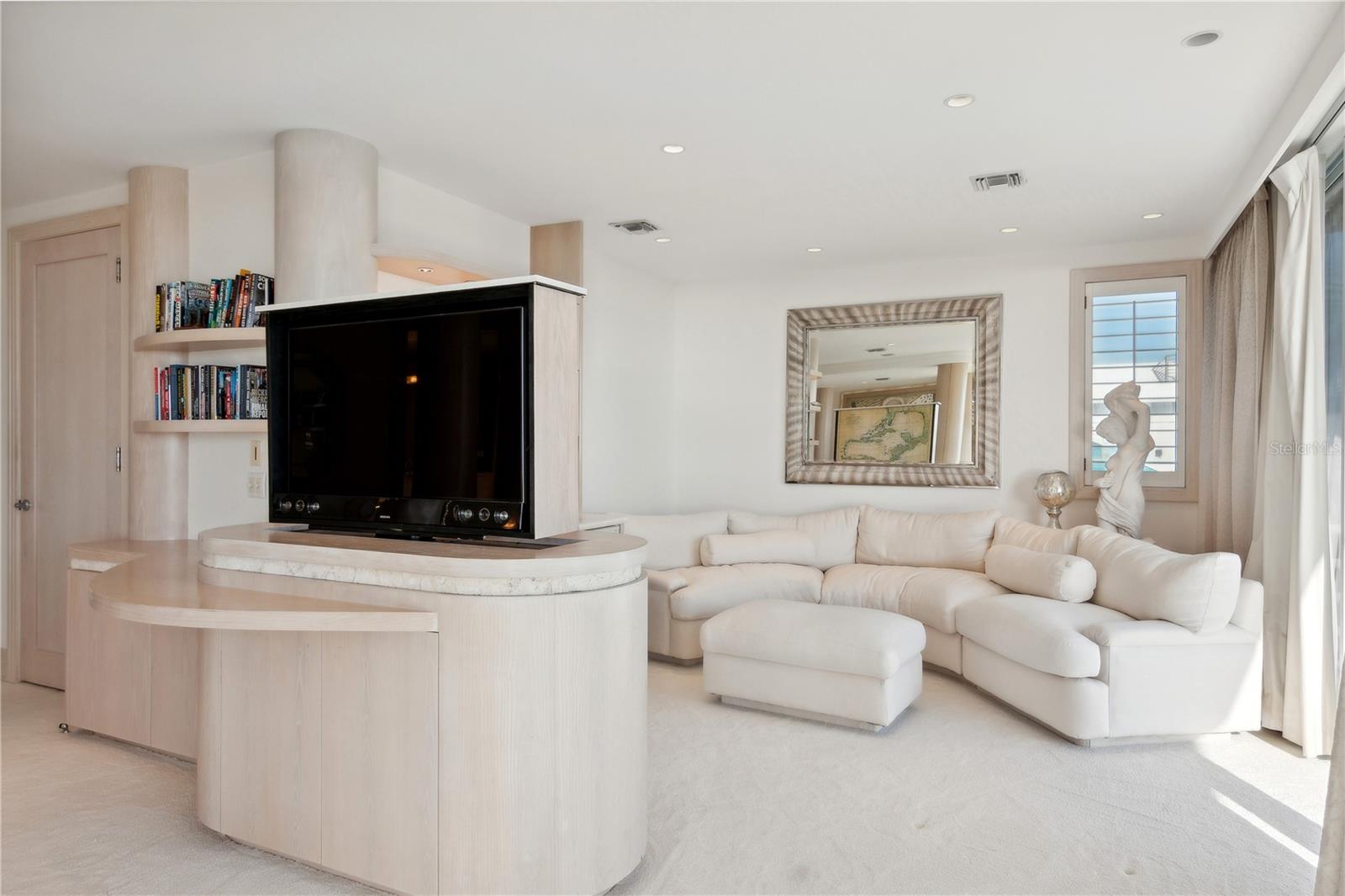 648 BEACH RD, SARASOTA, FL, 34242