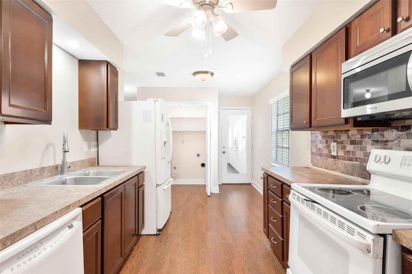 613 W OAK TERRACE DR, LEESBURG, FL, 34748
