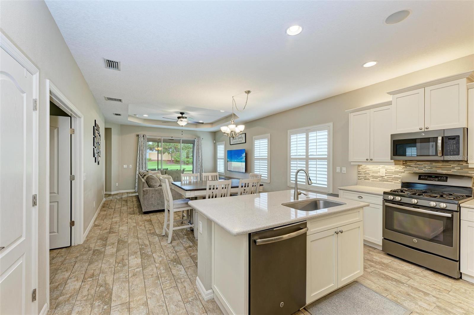 12198 LONGVIEW LAKE CIR, BRADENTON, FL, 34211