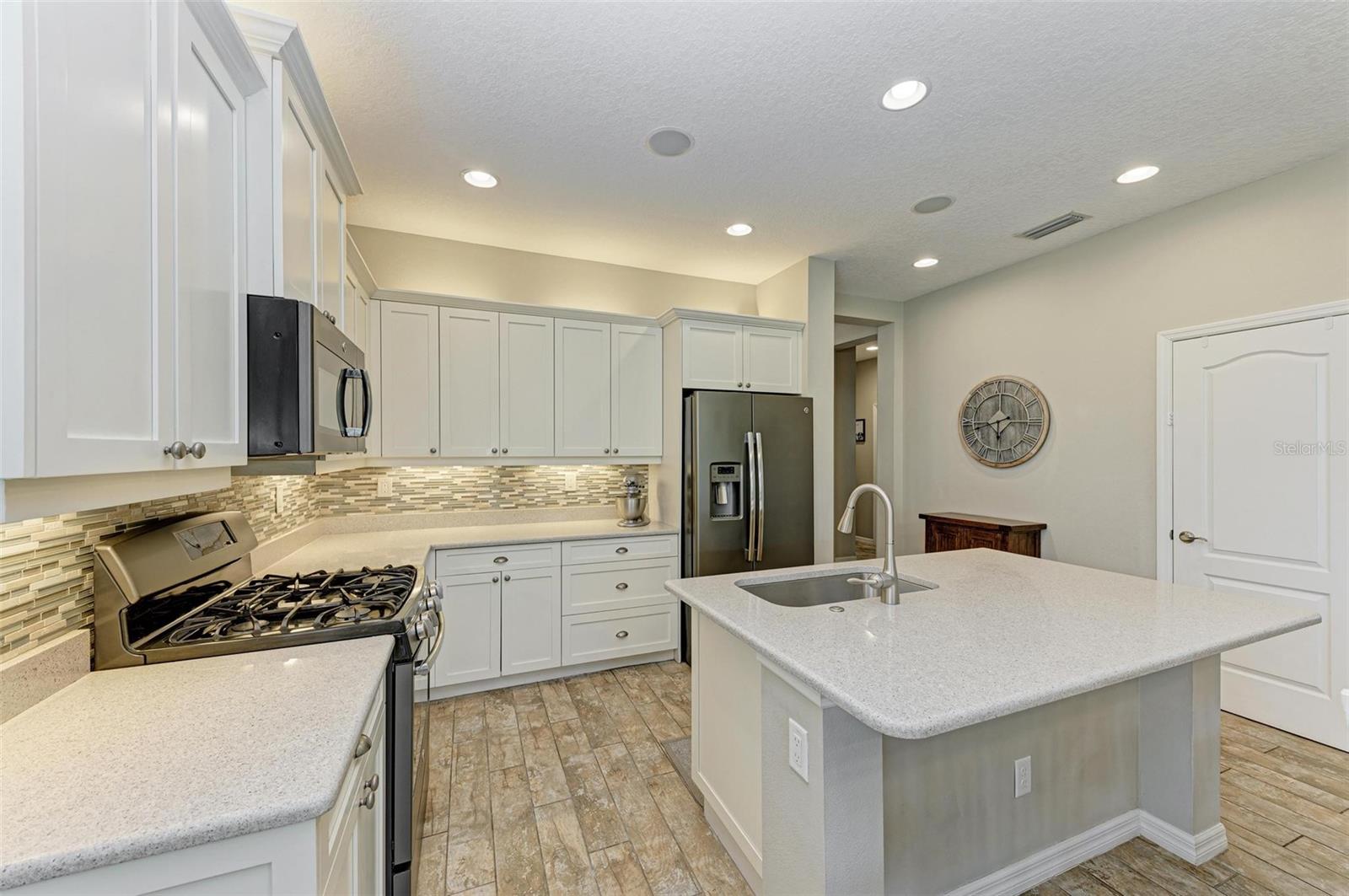 12198 LONGVIEW LAKE CIR, BRADENTON, FL, 34211