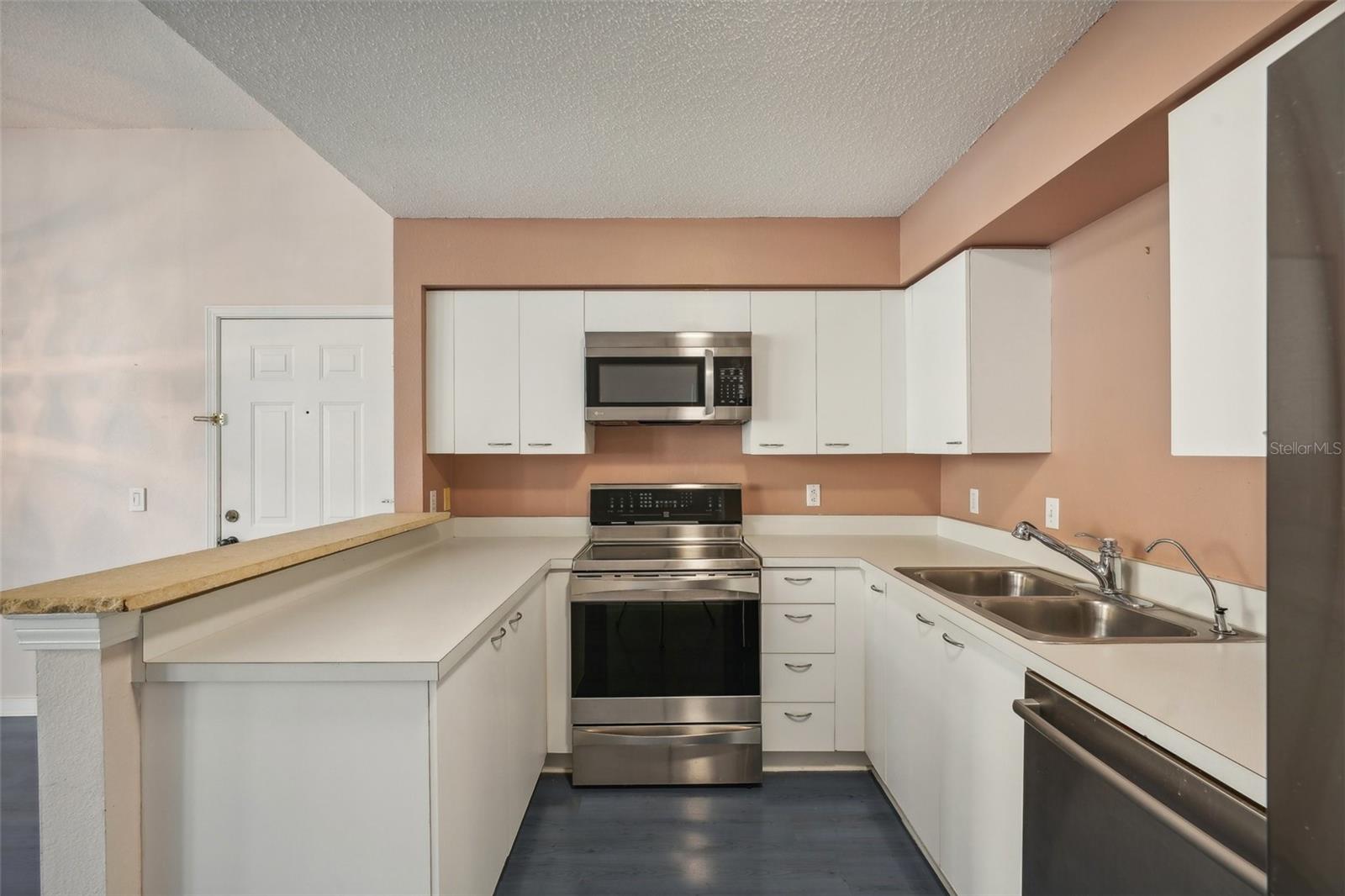 701 MIRROR LAKE DR N #212, ST PETERSBURG, FL, 33701