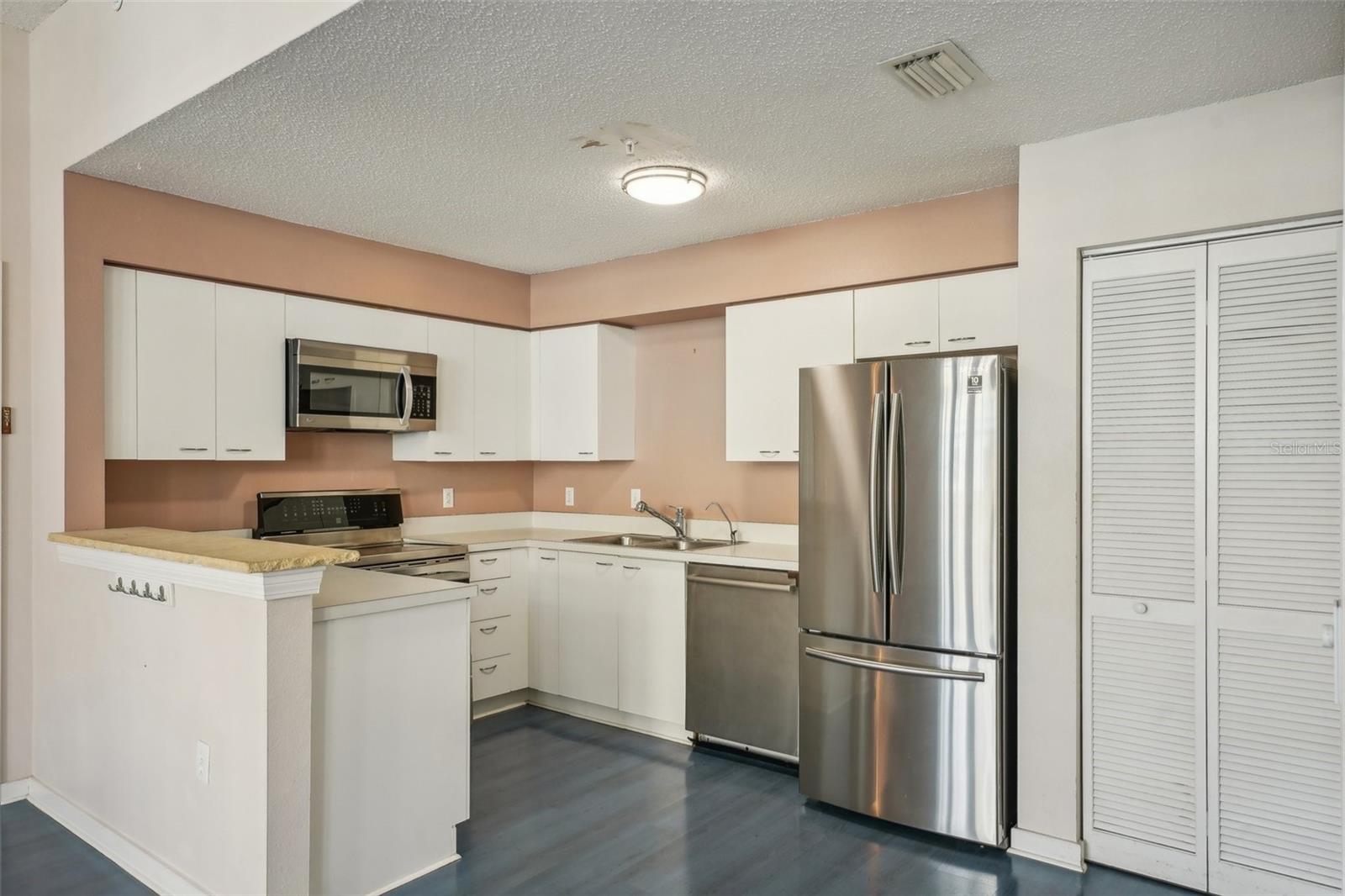 701 MIRROR LAKE DR N #212, ST PETERSBURG, FL, 33701