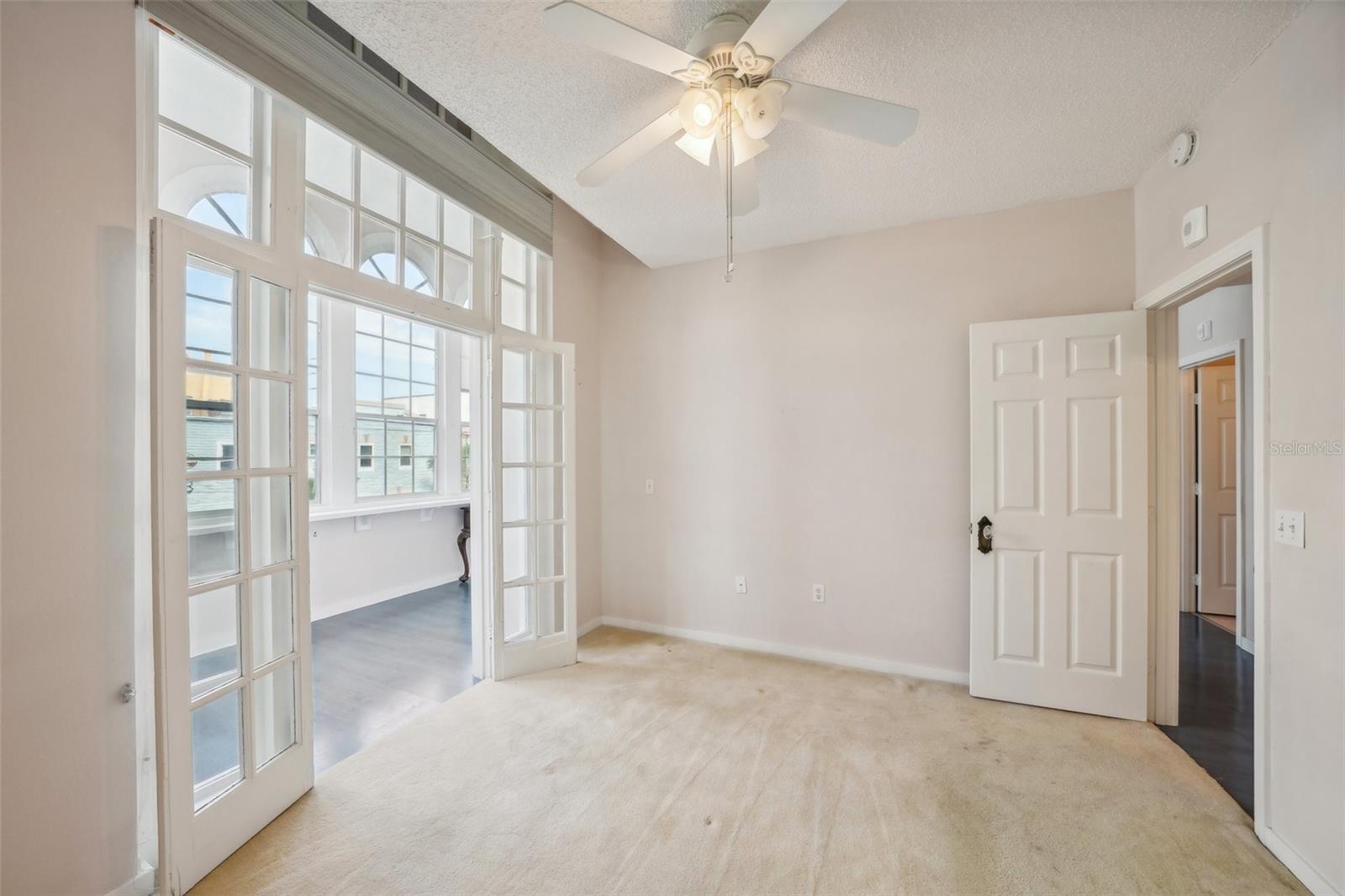701 MIRROR LAKE DR N #212, ST PETERSBURG, FL, 33701