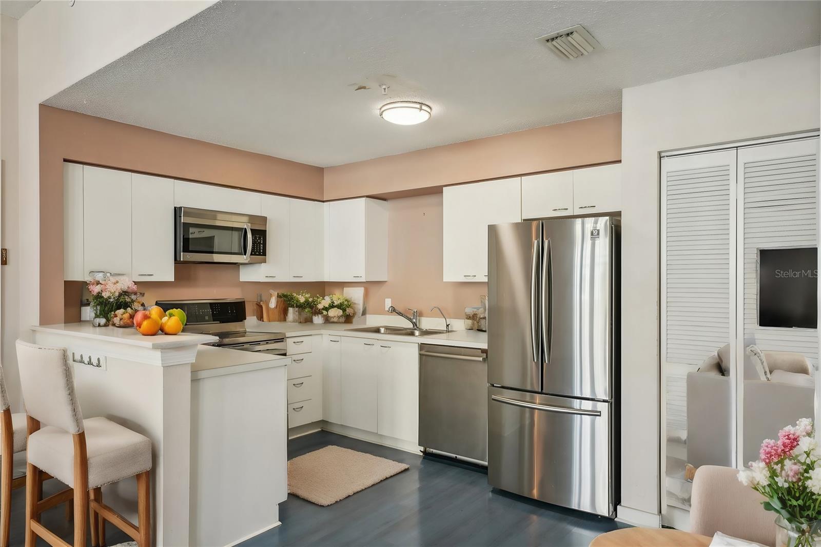 701 MIRROR LAKE DR N #212, ST PETERSBURG, FL, 33701