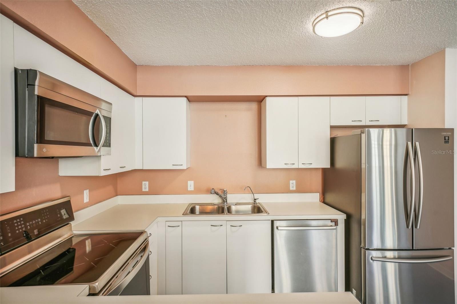 701 MIRROR LAKE DR N #212, ST PETERSBURG, FL, 33701