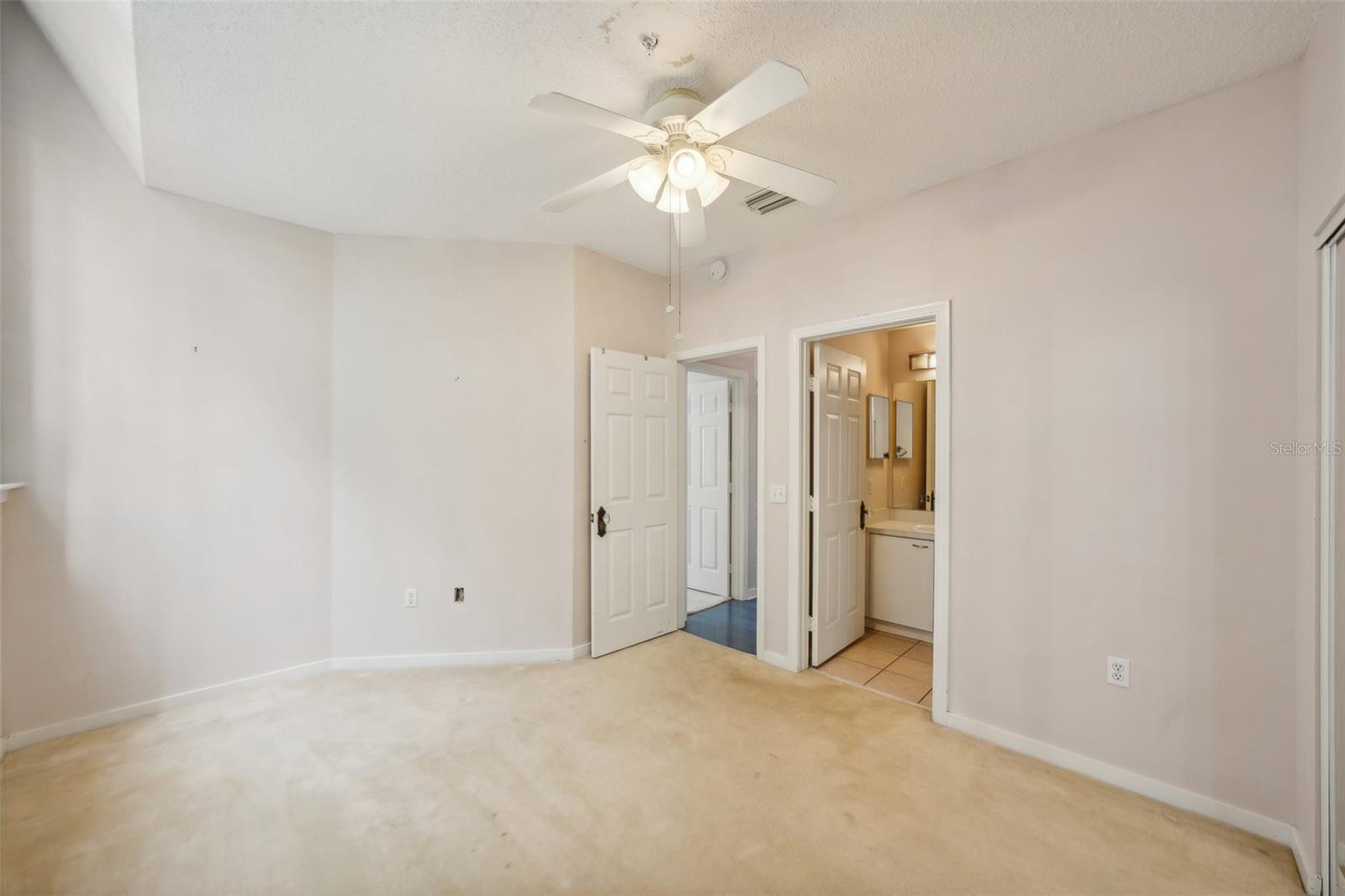 701 MIRROR LAKE DR N #212, ST PETERSBURG, FL, 33701