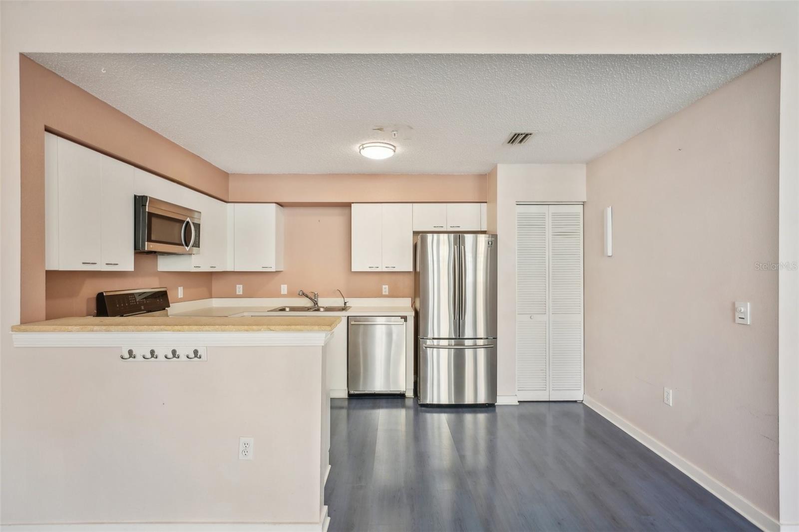 701 MIRROR LAKE DR N #212, ST PETERSBURG, FL, 33701