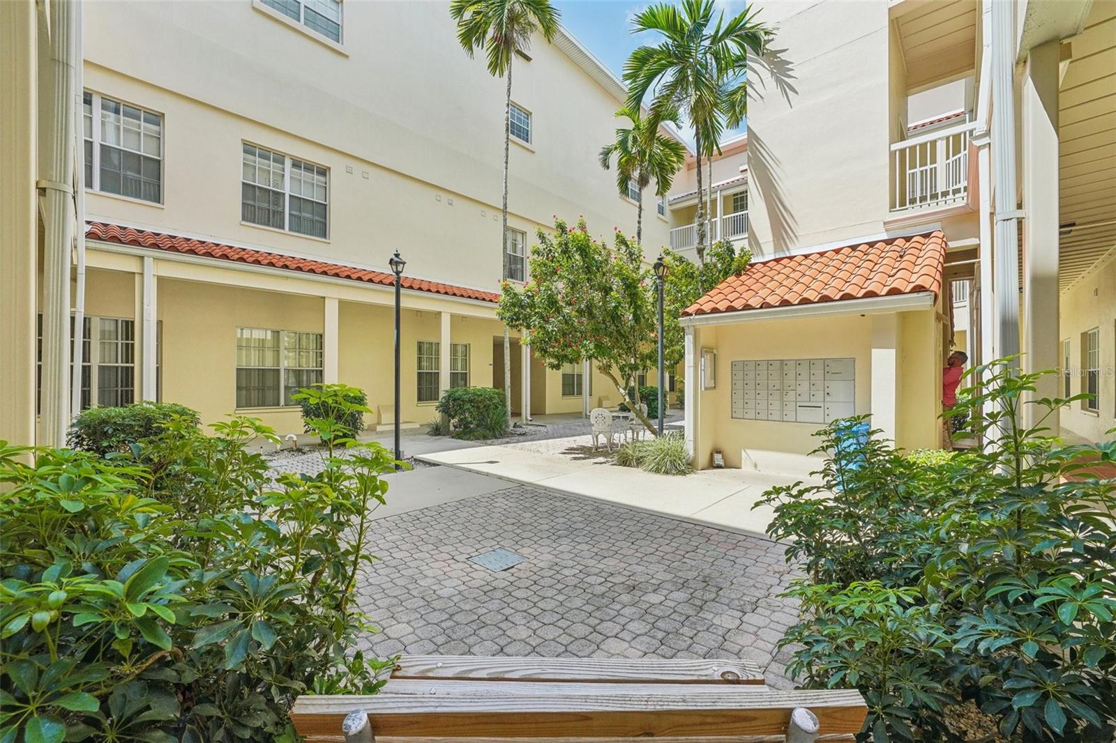 701 MIRROR LAKE DR N #212, ST PETERSBURG, FL, 33701