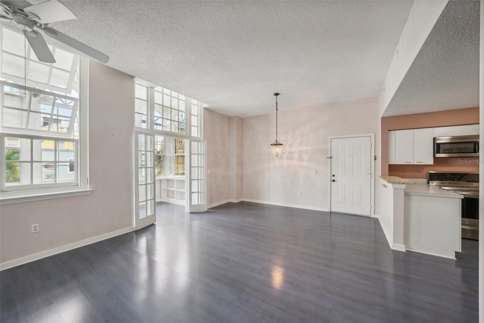 701 MIRROR LAKE DR N #212, ST PETERSBURG, FL, 33701