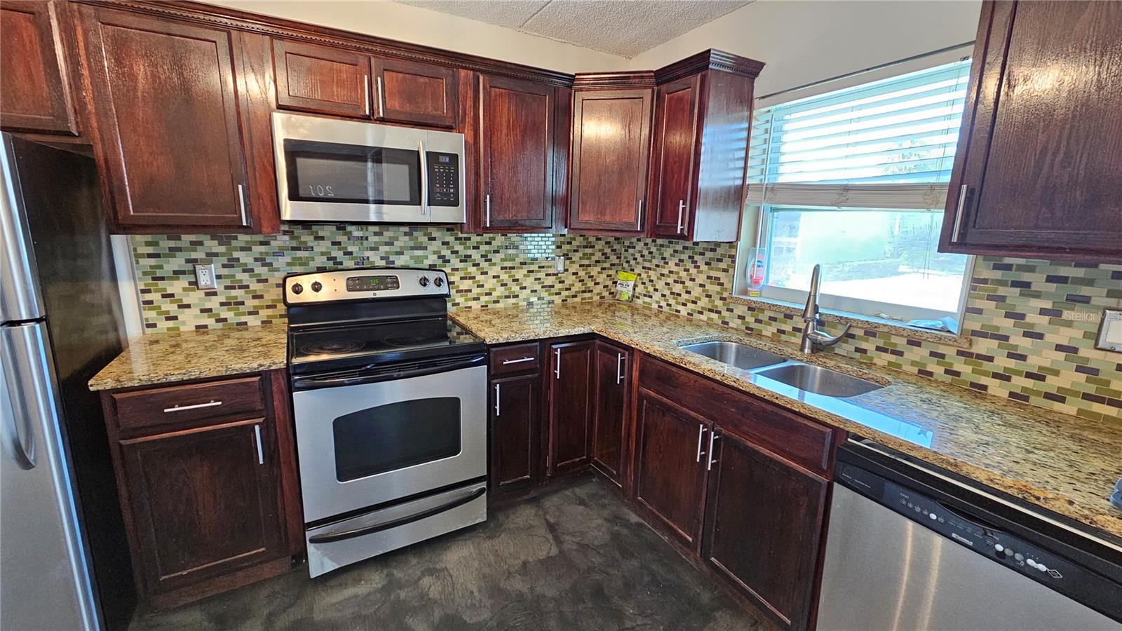 2836 SOMERSET PARK DR #201, TAMPA, FL, 33613