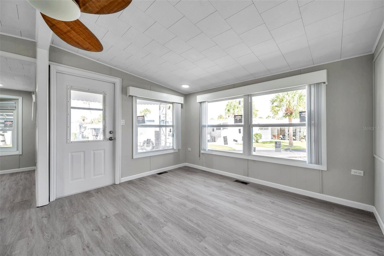 4851 W GANDY BLVD #B6-L27, TAMPA, FL, 33611