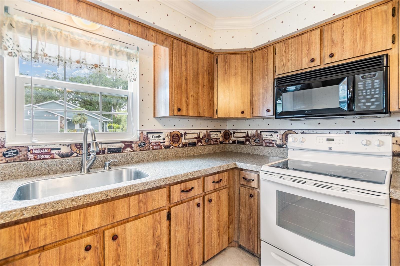 37355 DERBYSHIRE DR, ZEPHYRHILLS, FL, 33542