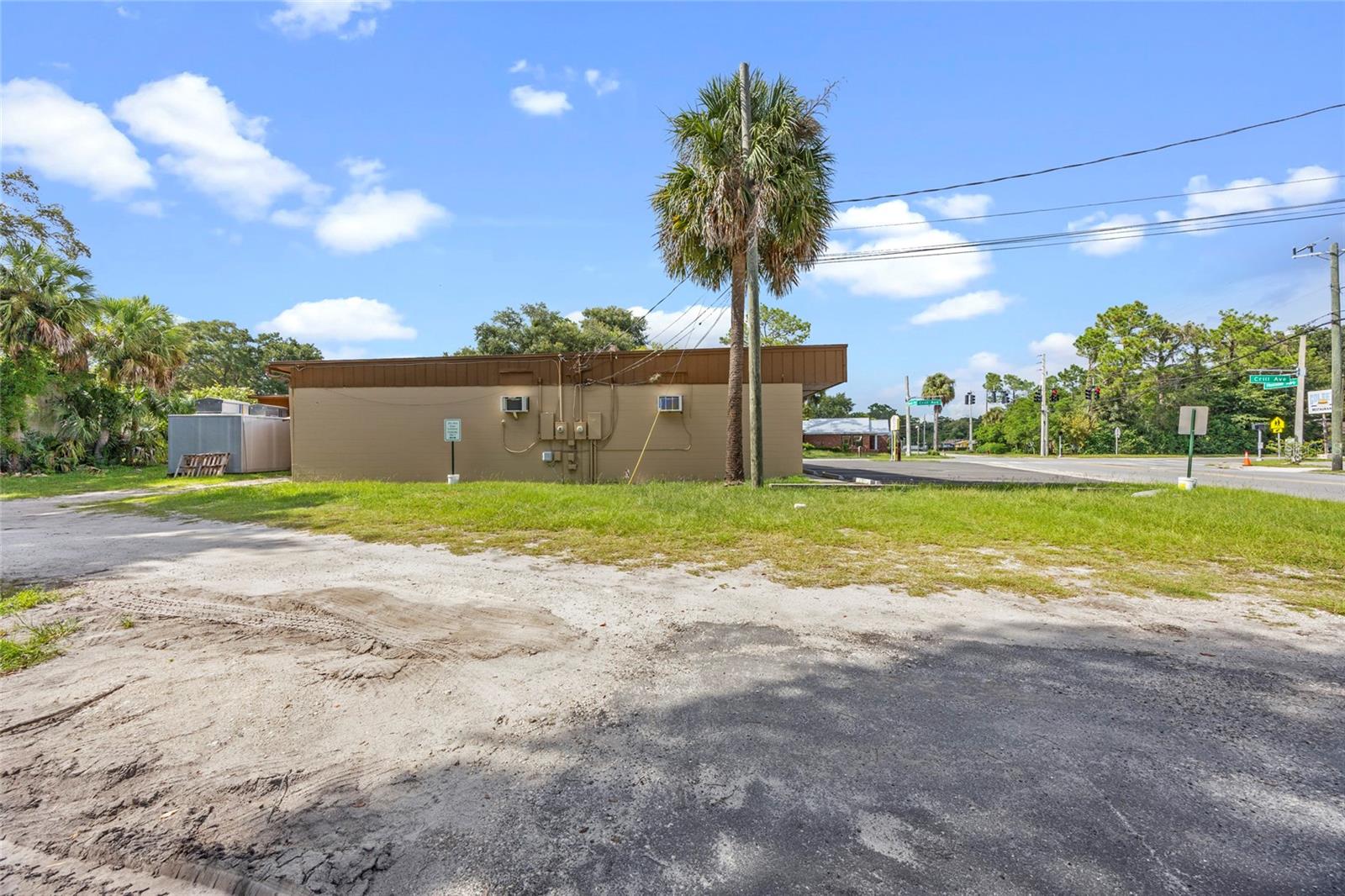 2401 CRILL AVE, PALATKA, FL, 32177