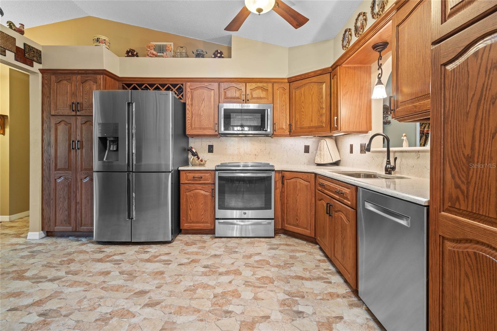 21529 PRINCE ALBERT CT, LEESBURG, FL, 34748