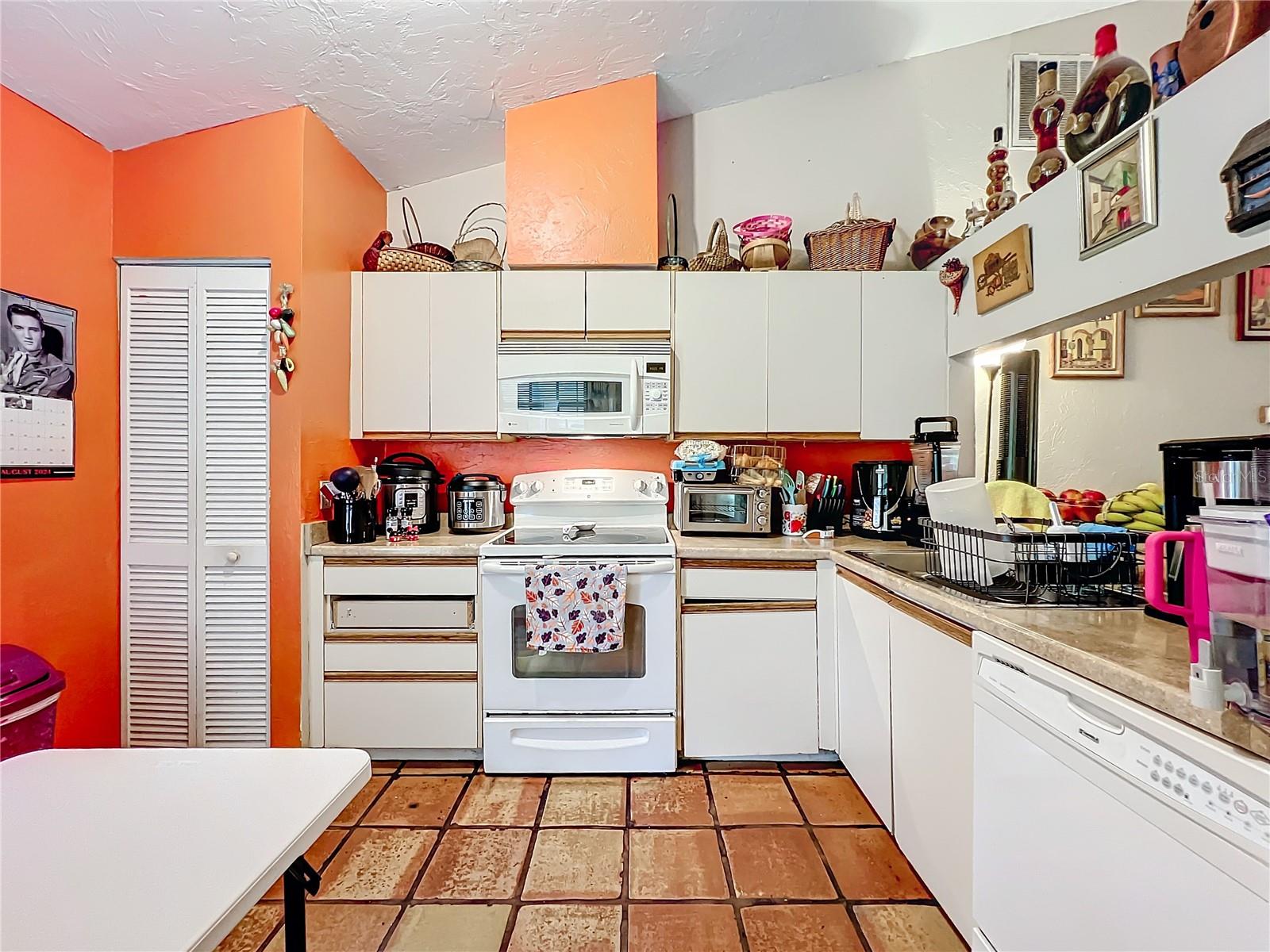 5001 80TH AVENUE CIR E, SARASOTA, FL, 34243