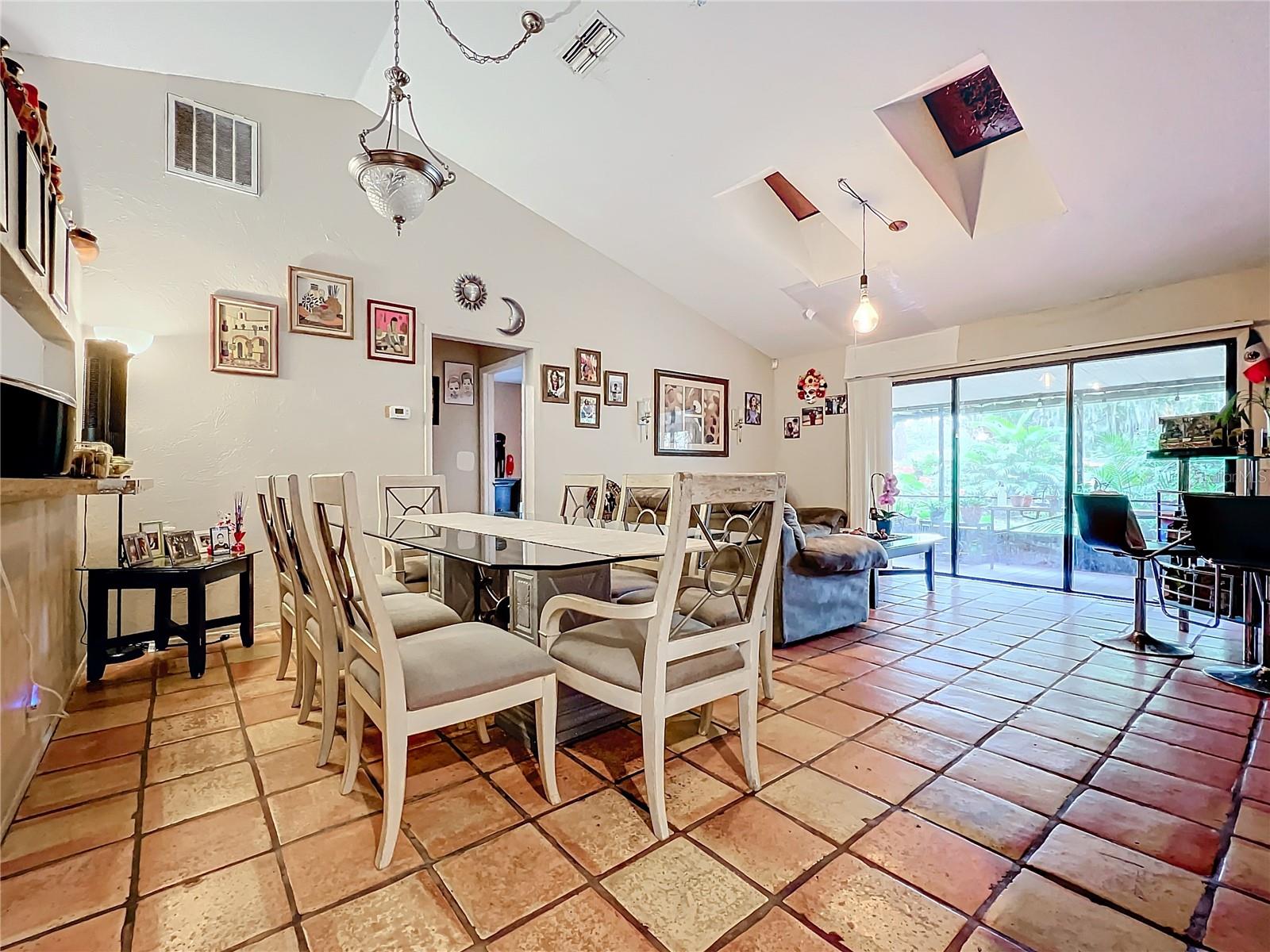 5001 80TH AVENUE CIR E, SARASOTA, FL, 34243