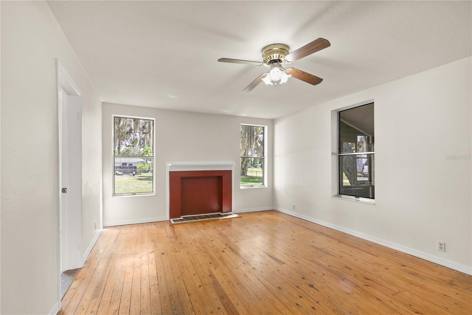 19402 E 5TH ST, UMATILLA, FL, 32784
